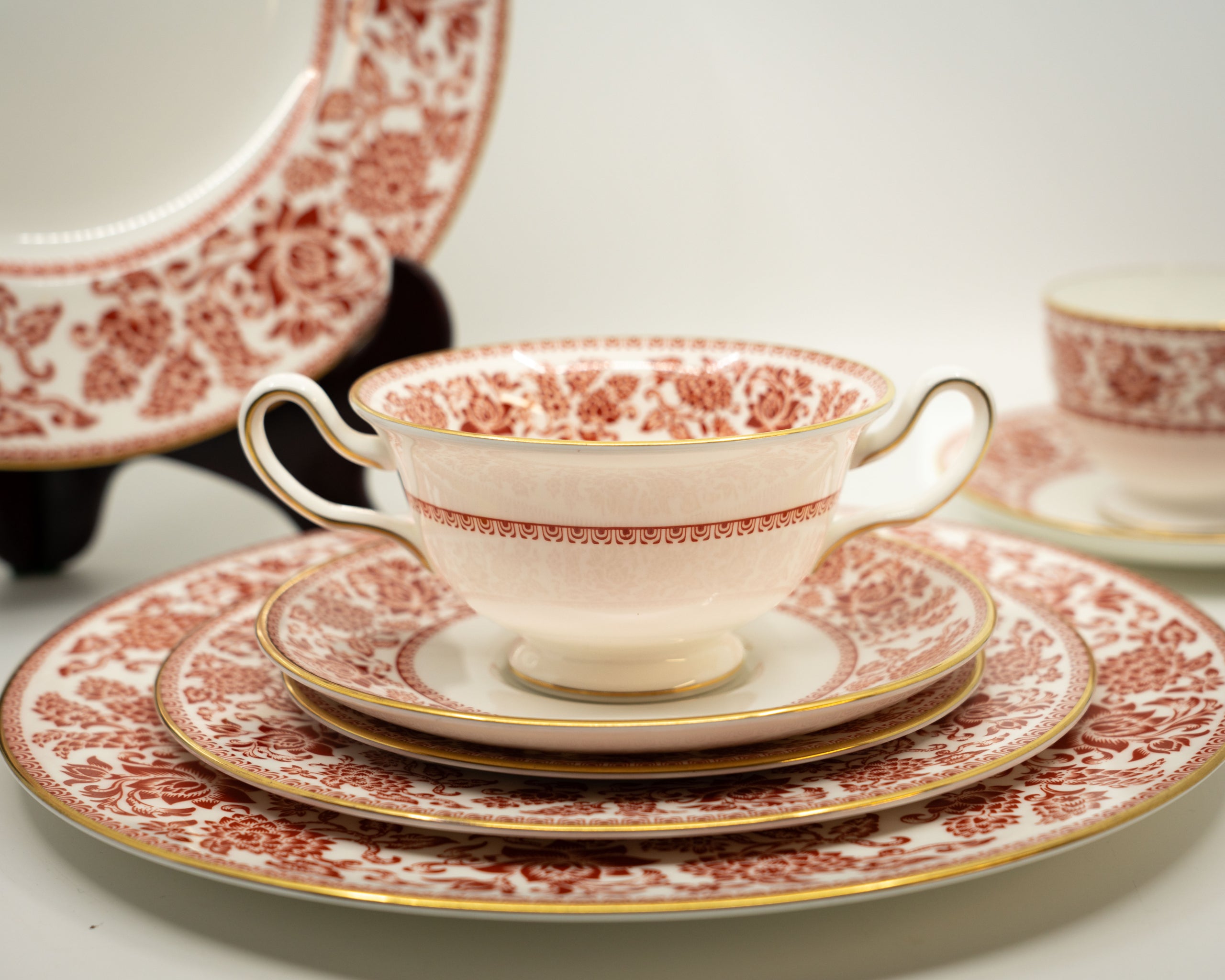 Wedgwood Red Damask Dinnerware Set for 6 – Les Antiquités Bolduc