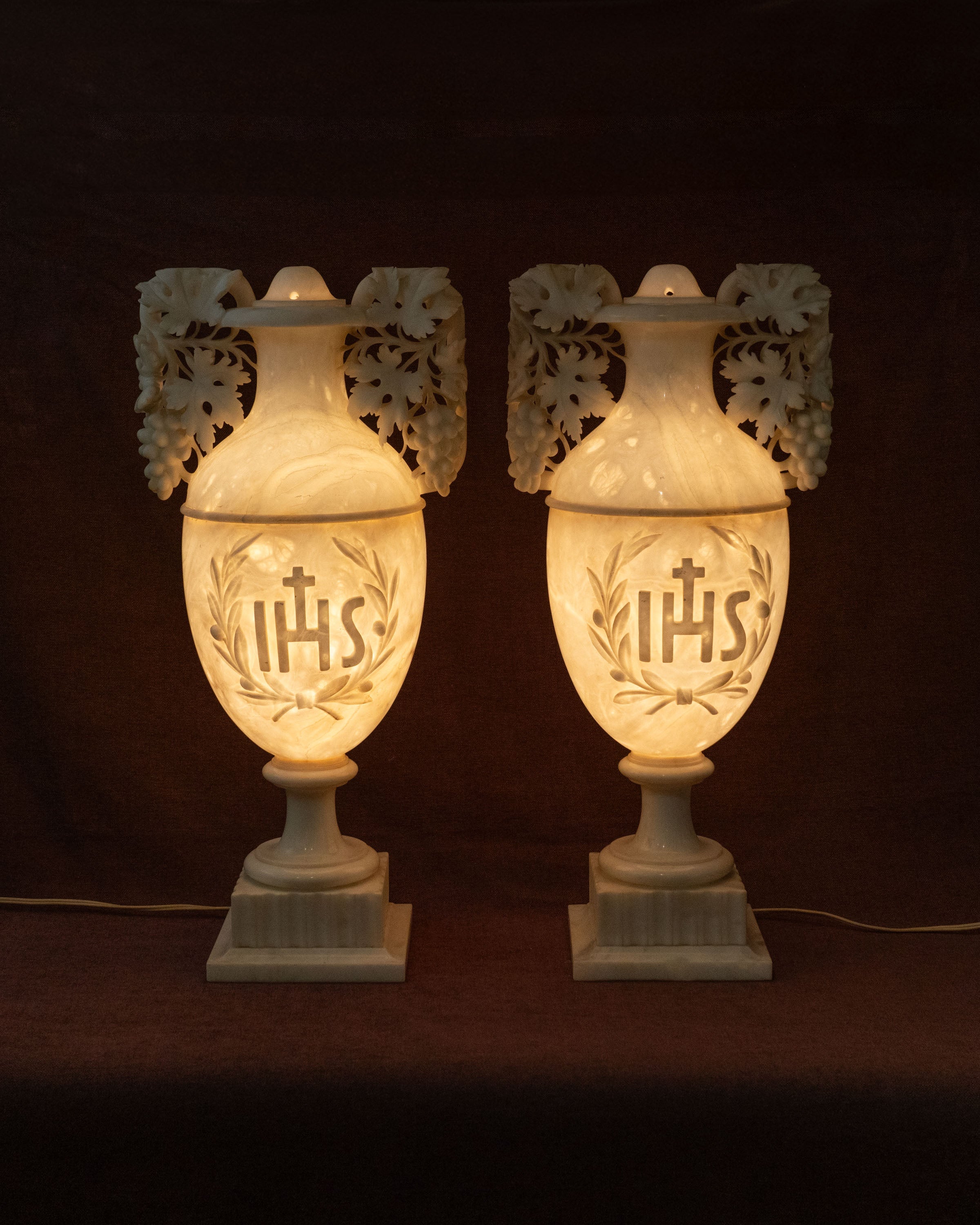 Paire de lampes liturgiques en albâtre | Art sacré italien