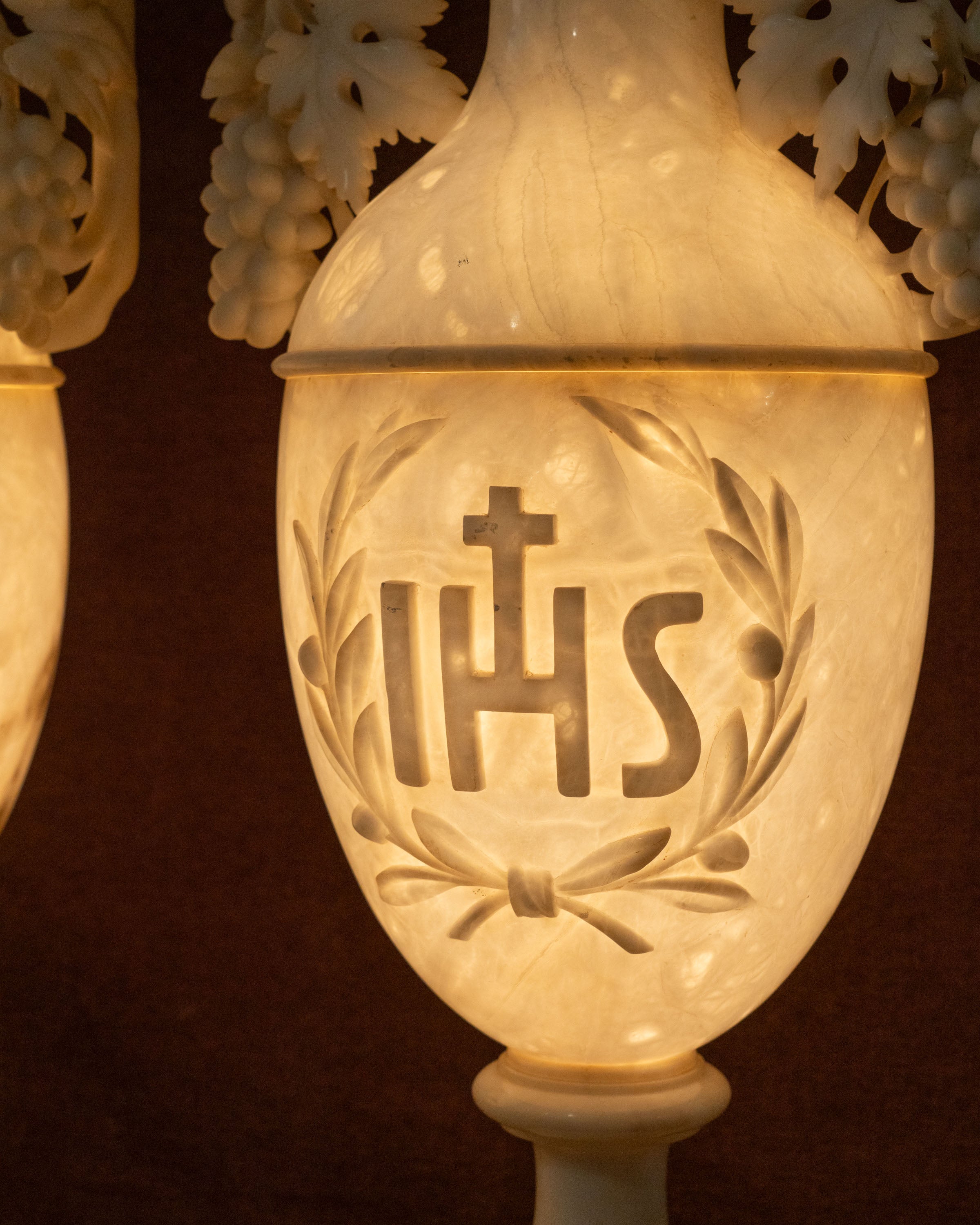 Paire de lampes liturgiques en albâtre | Art sacré italien