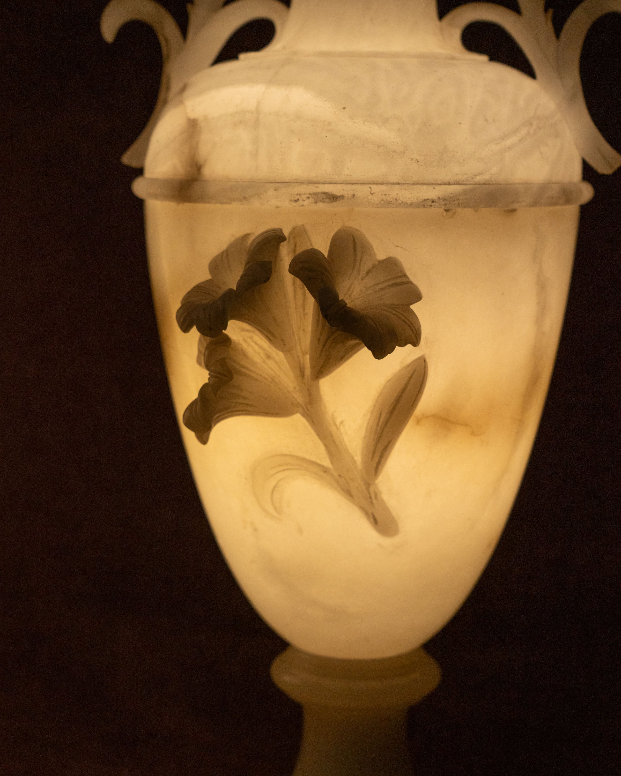 Paire de lampes liturgiques florales en albâtre | Art religieux italien