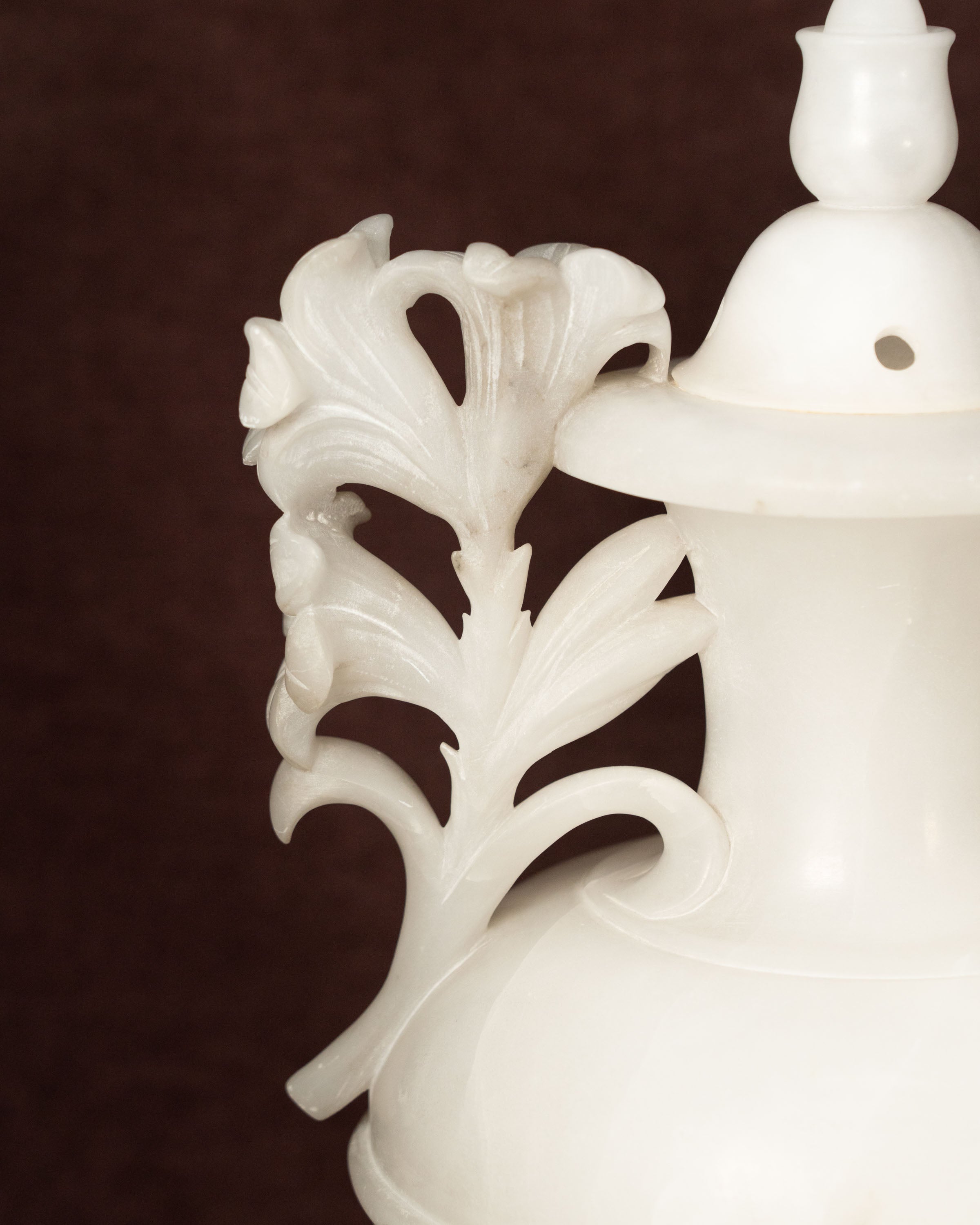 Paire de lampes liturgiques florales en albâtre | Art religieux italien