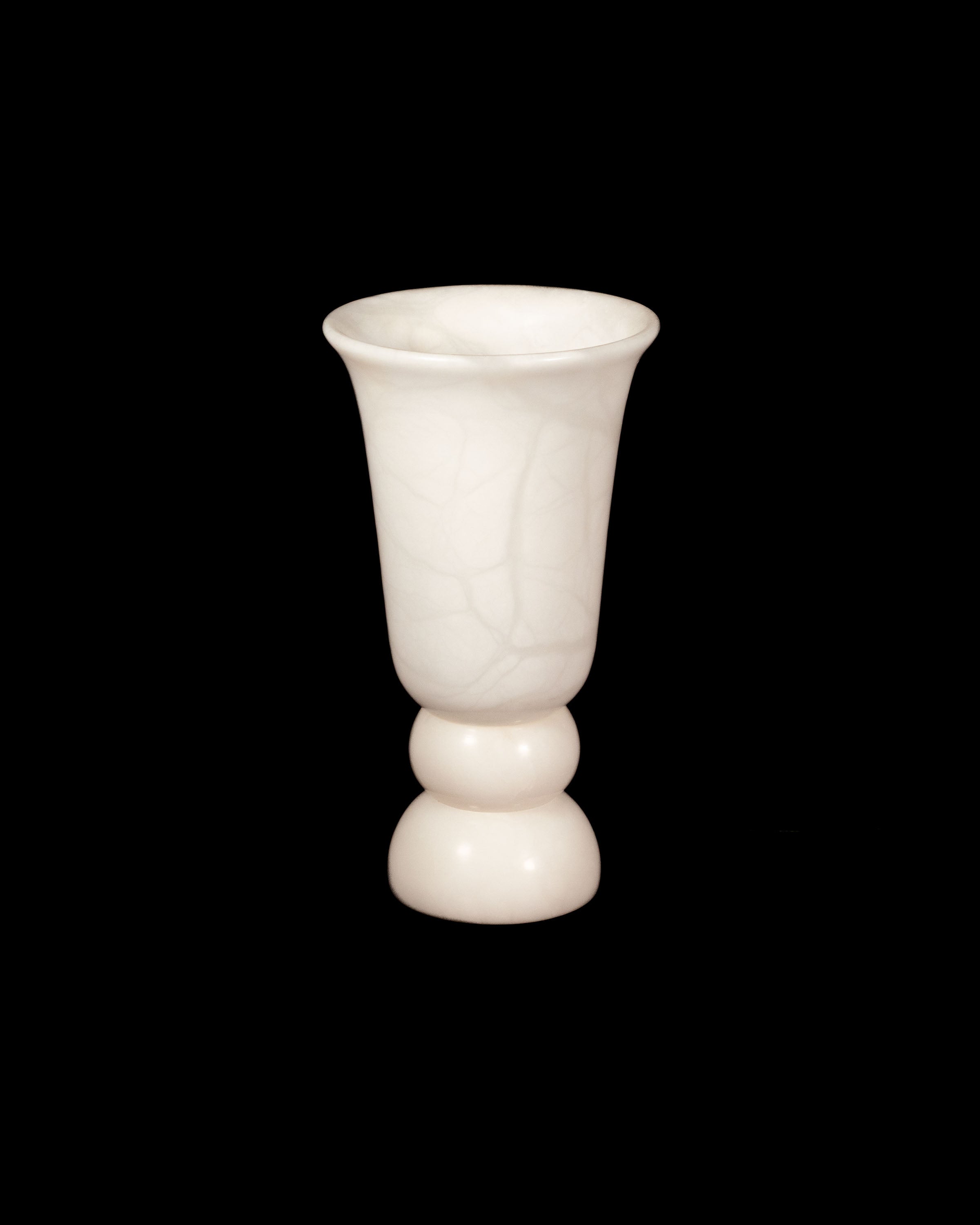 Lampe en albâtre sculpté