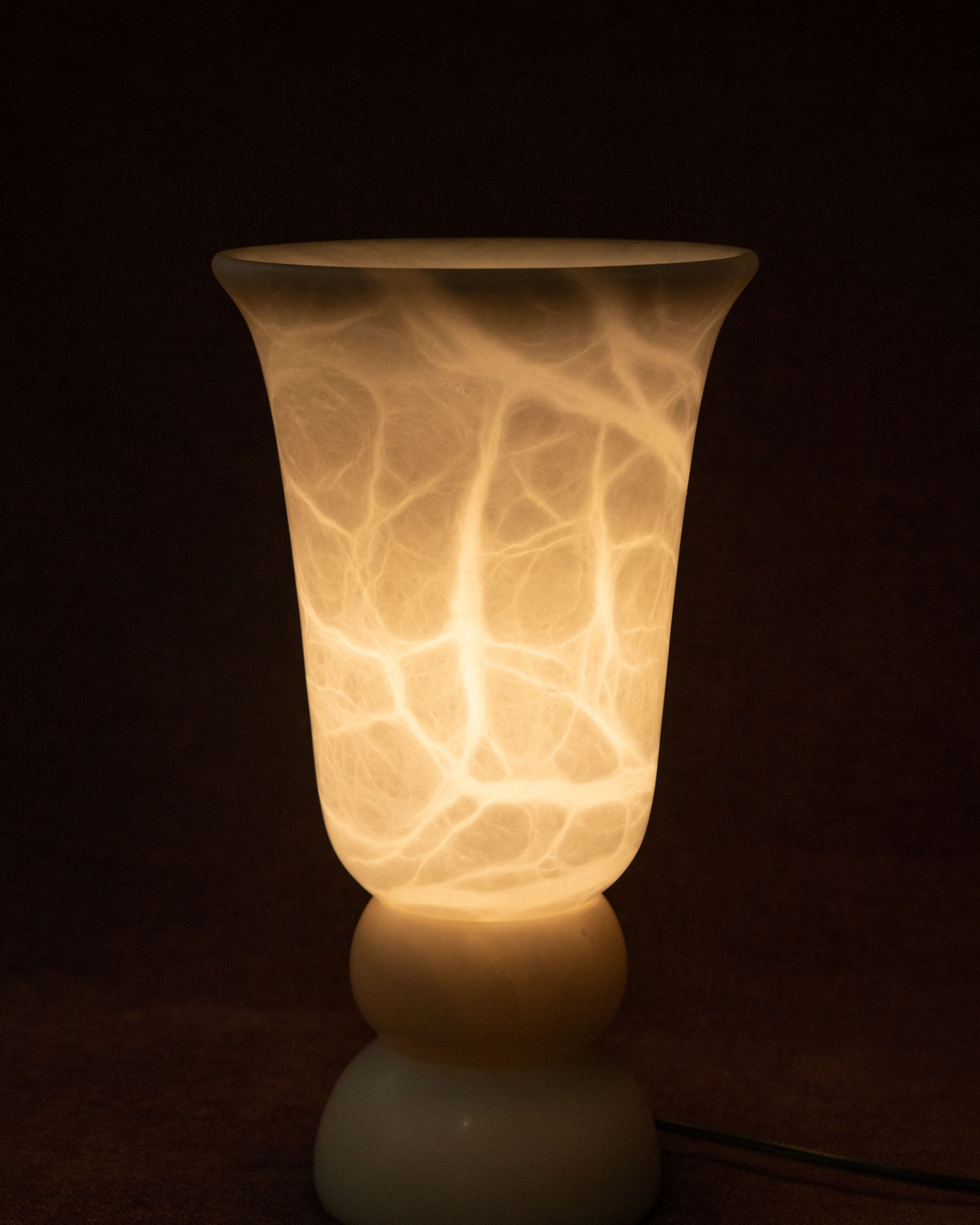 Lampe en albâtre sculpté