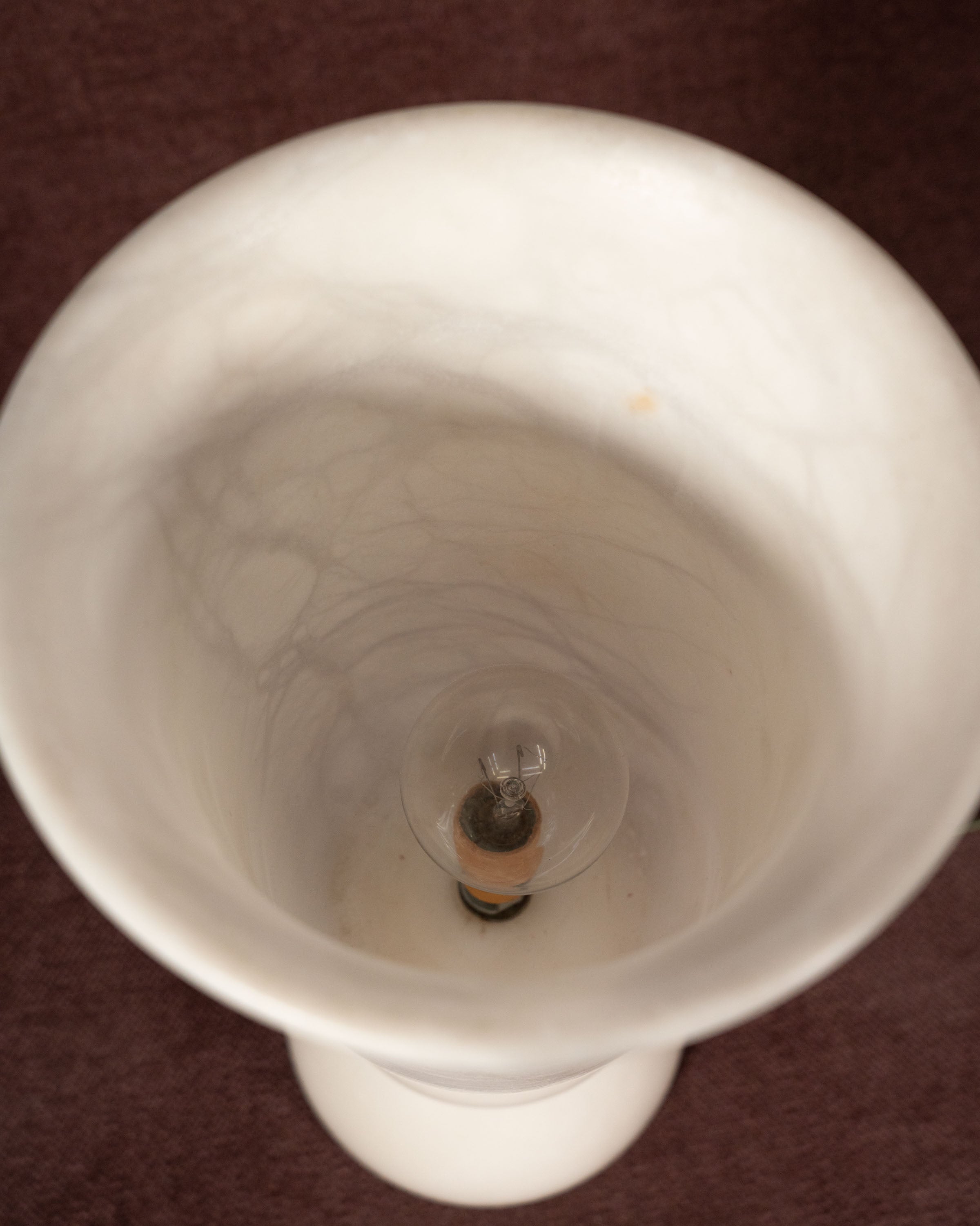 Lampe en albâtre sculpté