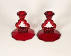 Paire de chandeliers en verre rubis