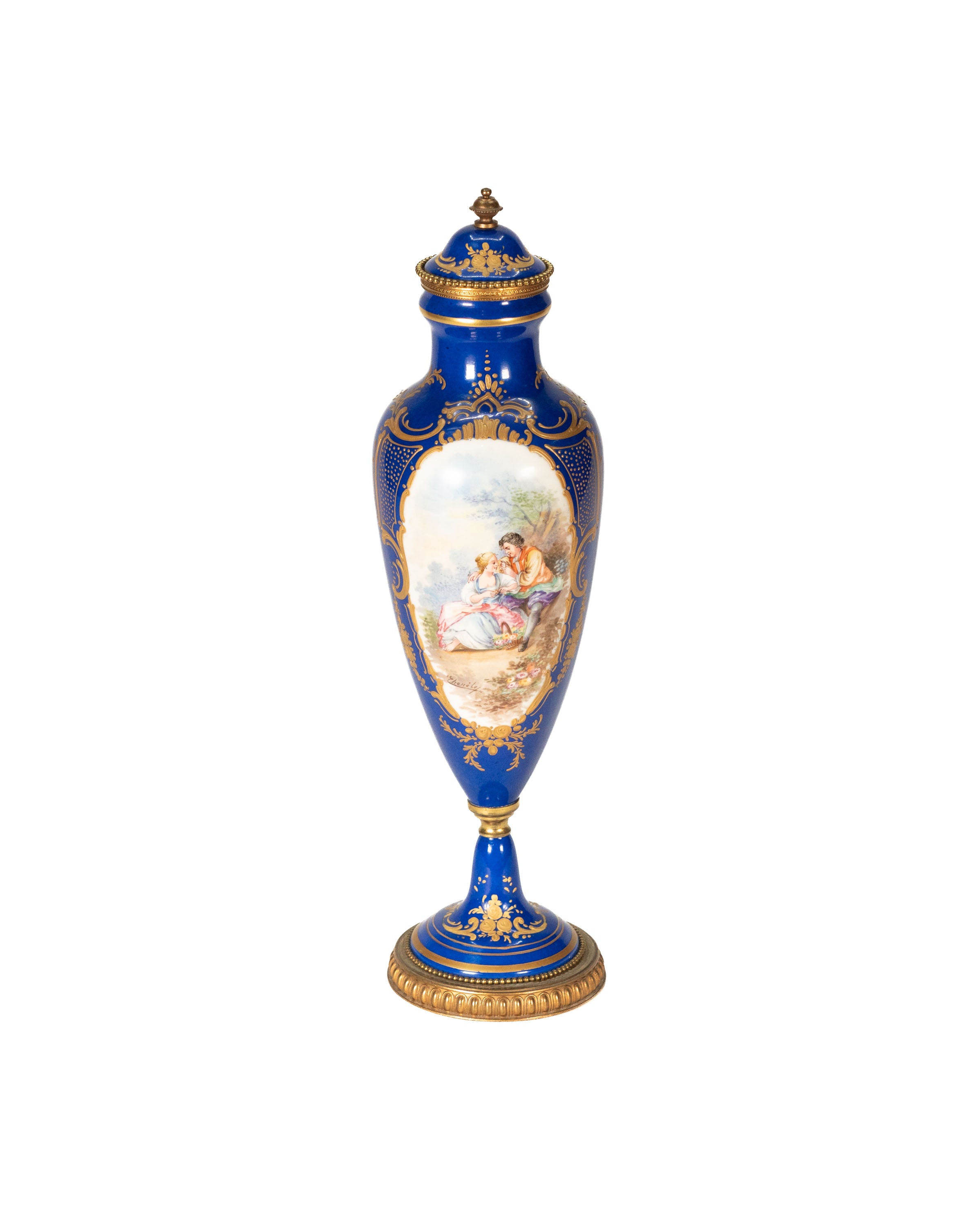 Urne en porcelaine  attribuée à Sèvres — France vers 1900