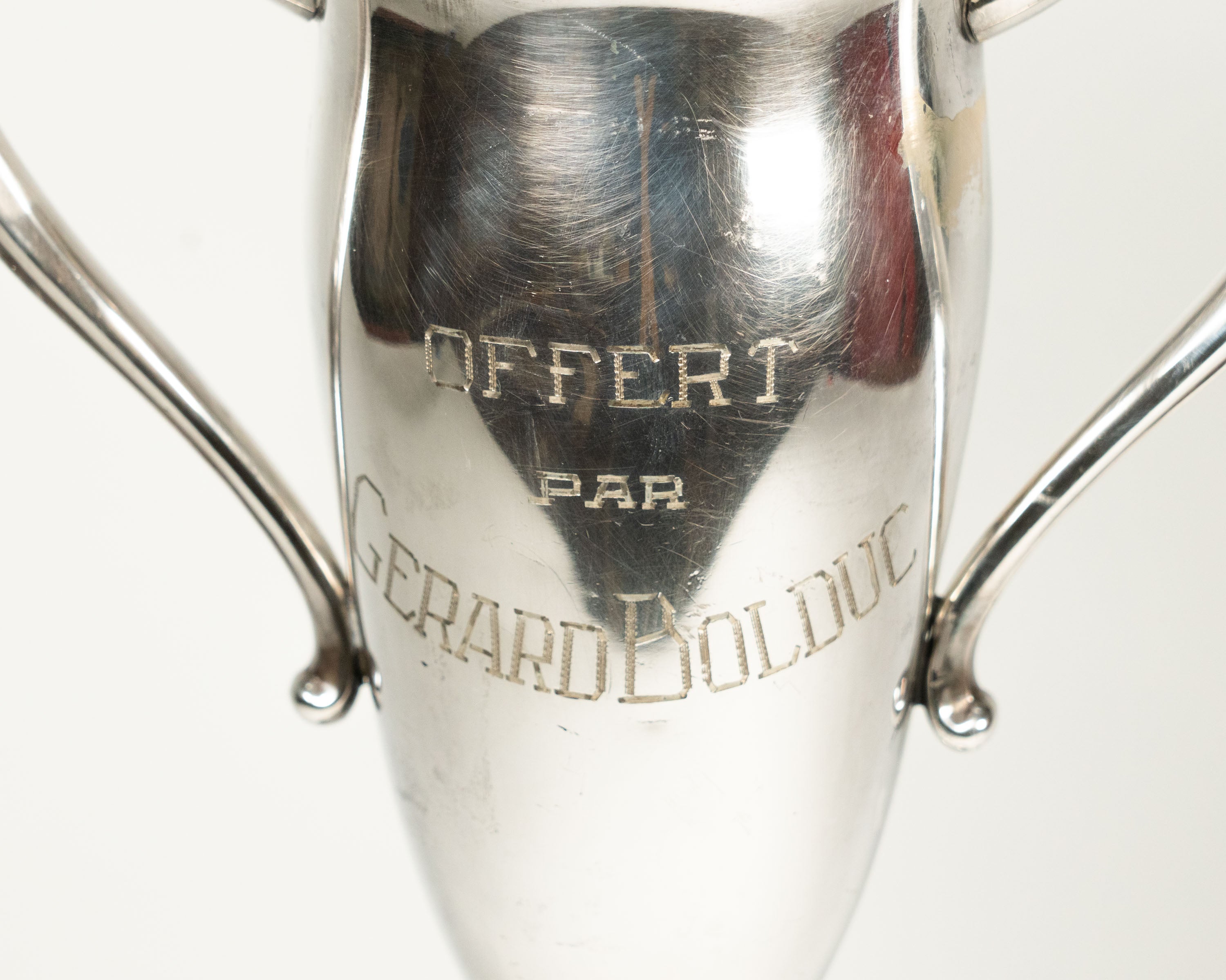 Trophée ancien en placage d’argent – Offert par Gérard Bolduc, pee-Wee Québec