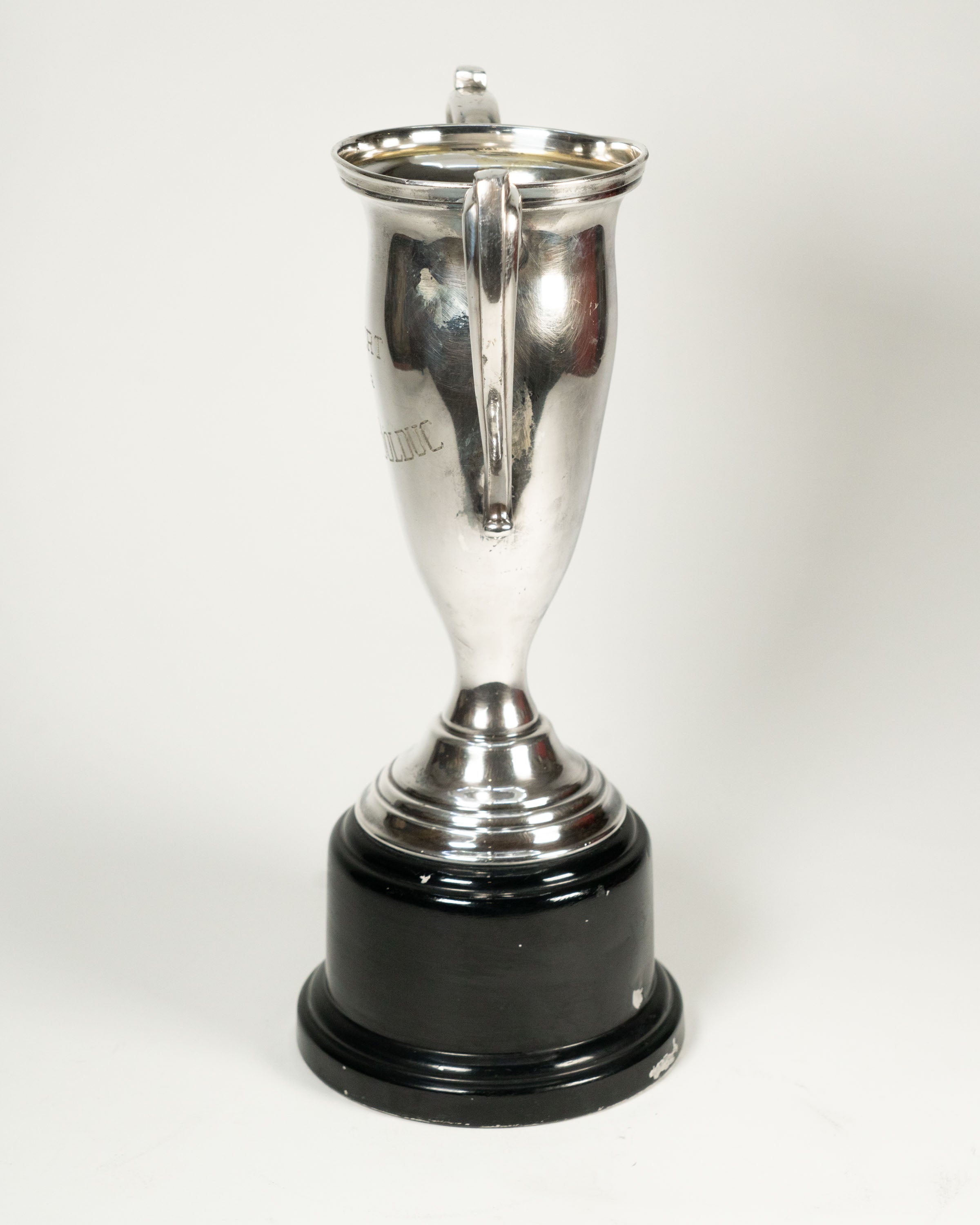 Trophée ancien en placage d’argent – Offert par Gérard Bolduc, pee-Wee Québec