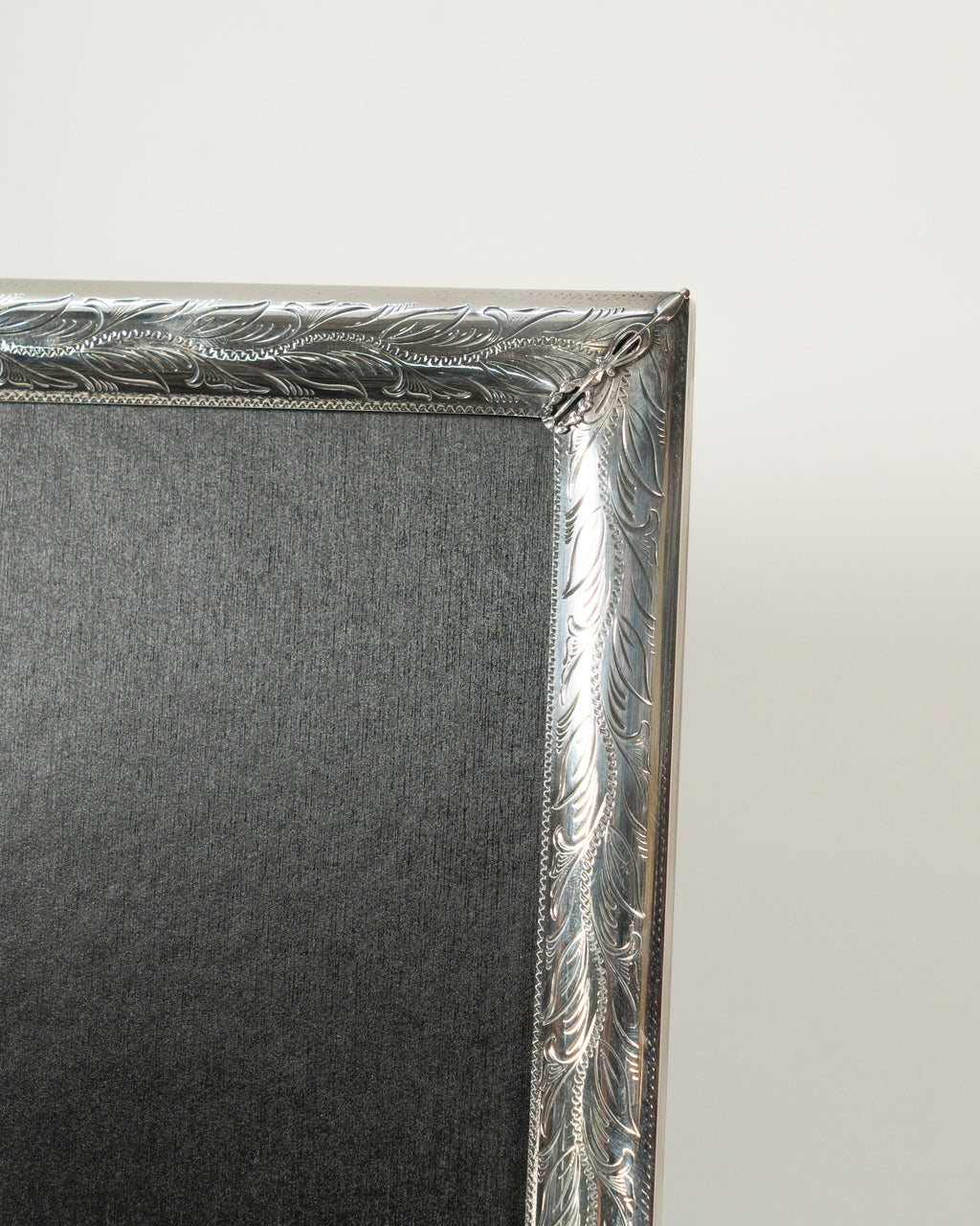Cadre photo ancien en placage d’argent - 11 x 14 po