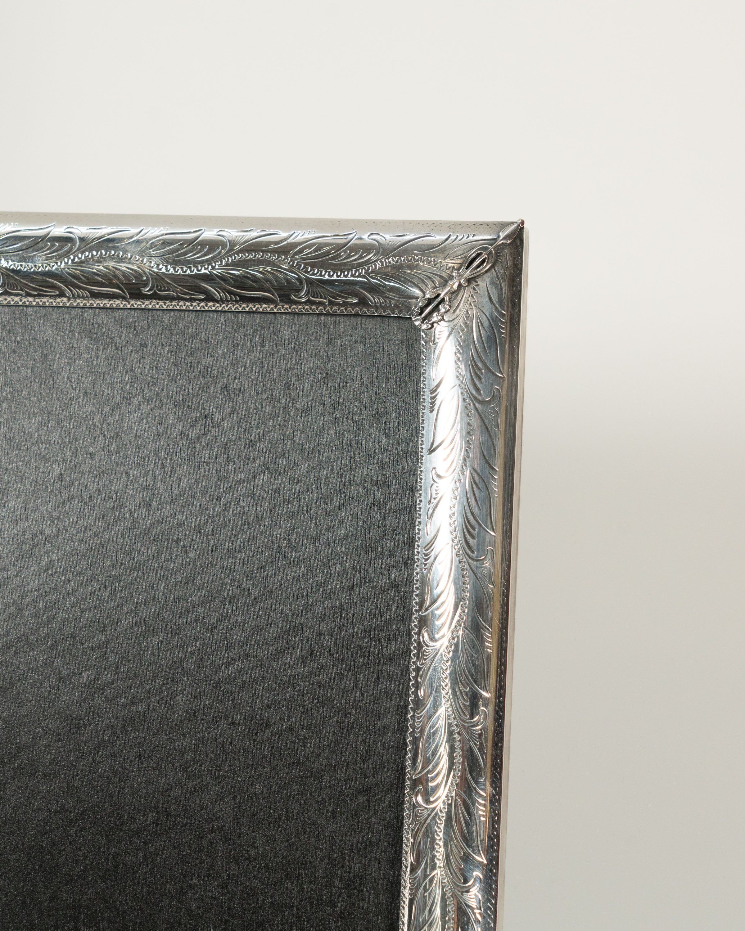 Cadre photo ancien en placage d’argent - 11 x 14 po