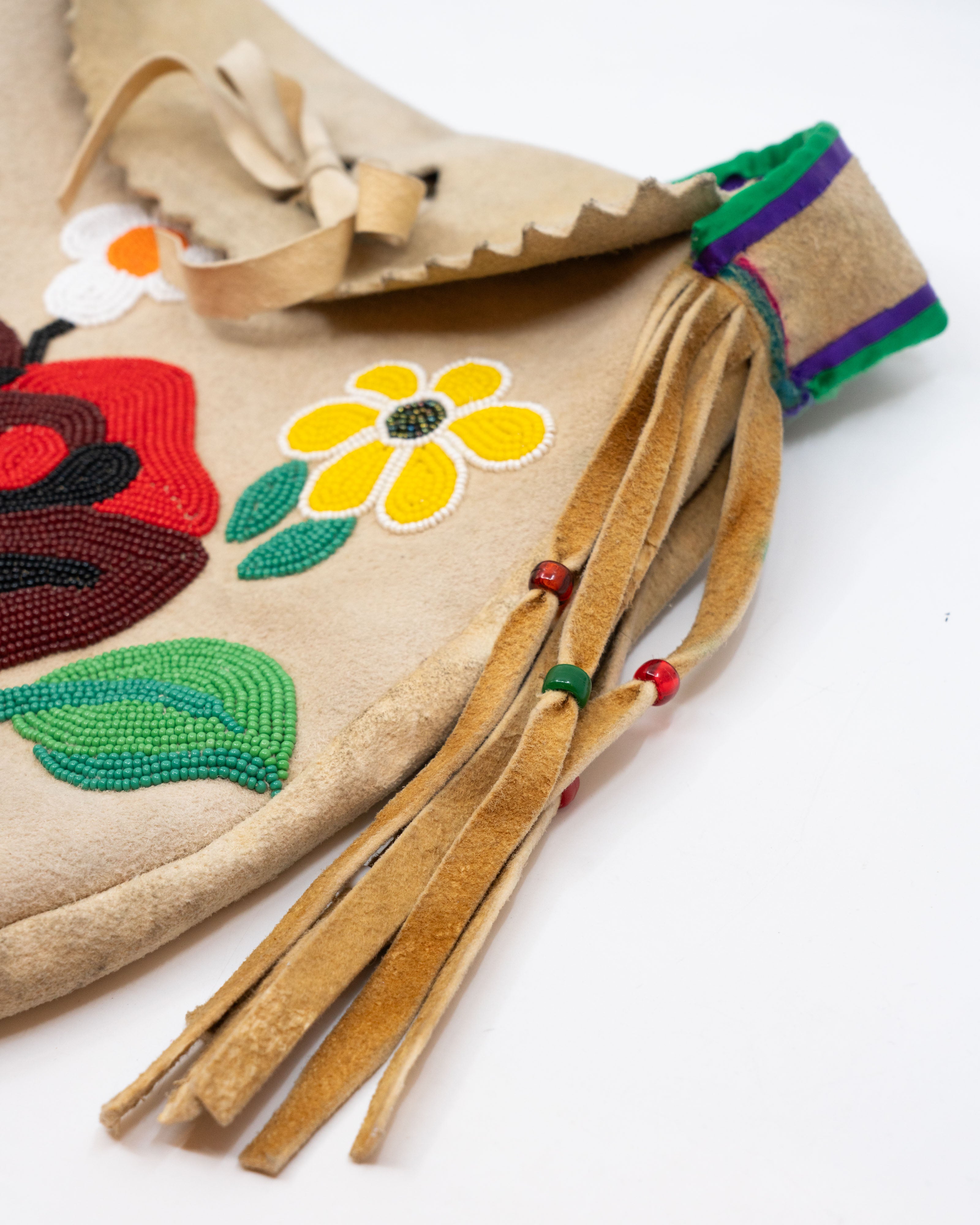 Caribou hide and glass bead bag – Attributed to Elizabeth Jacob, Webequie First Nation
