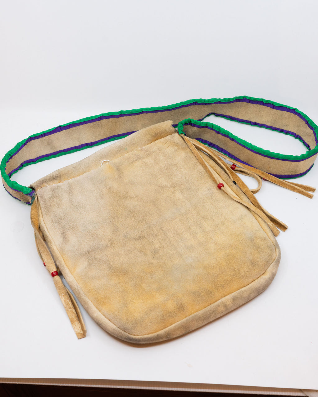 Caribou hide and glass bead bag – Attributed to Elizabeth Jacob, Webequie First Nation