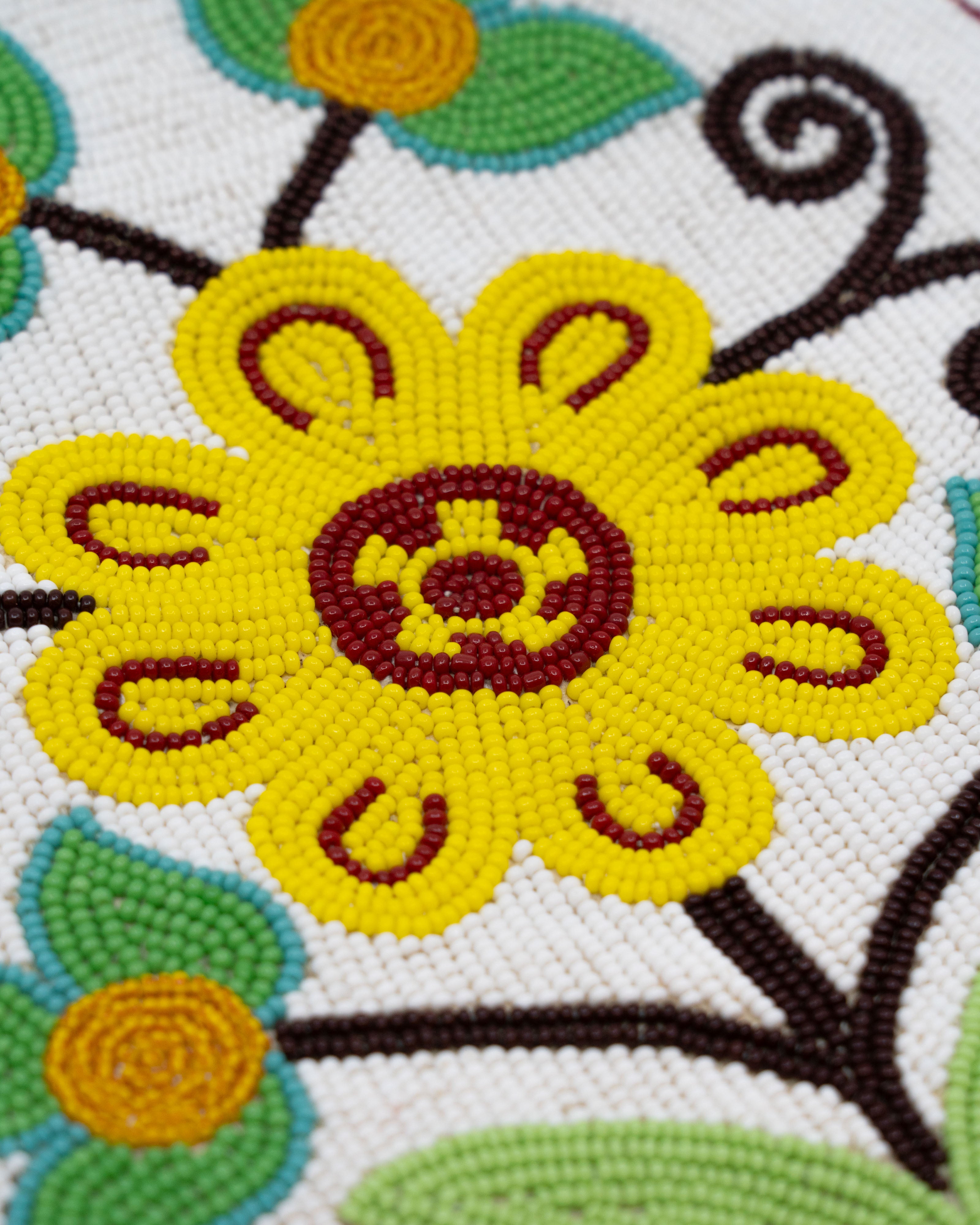 Floral octopus bag in caribou hide and glass beads – Attributed to Elizabeth Jacob, Webequie First Nation