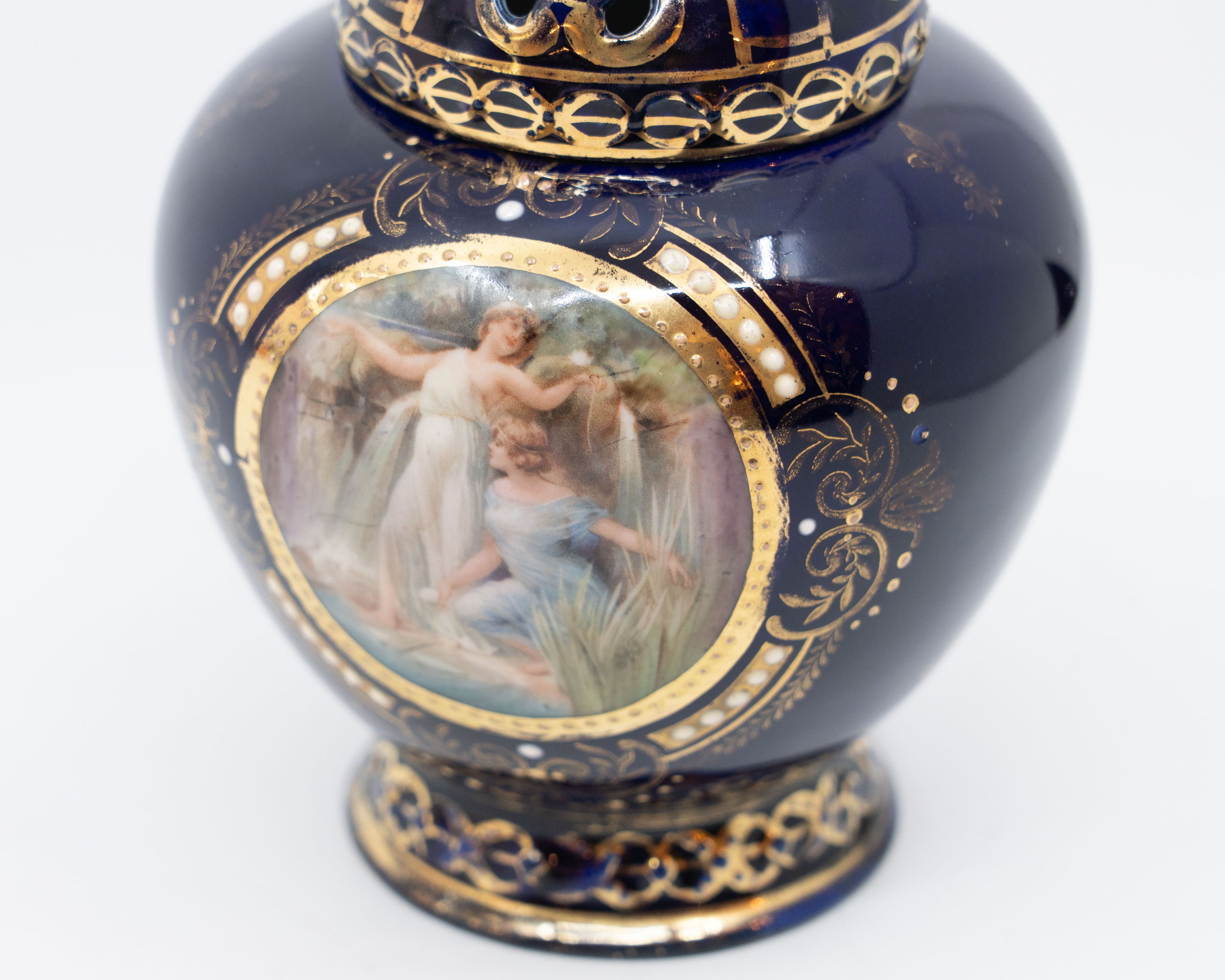 Petite urne en porcelaine Royal Vienna peinte à la main – Autriche