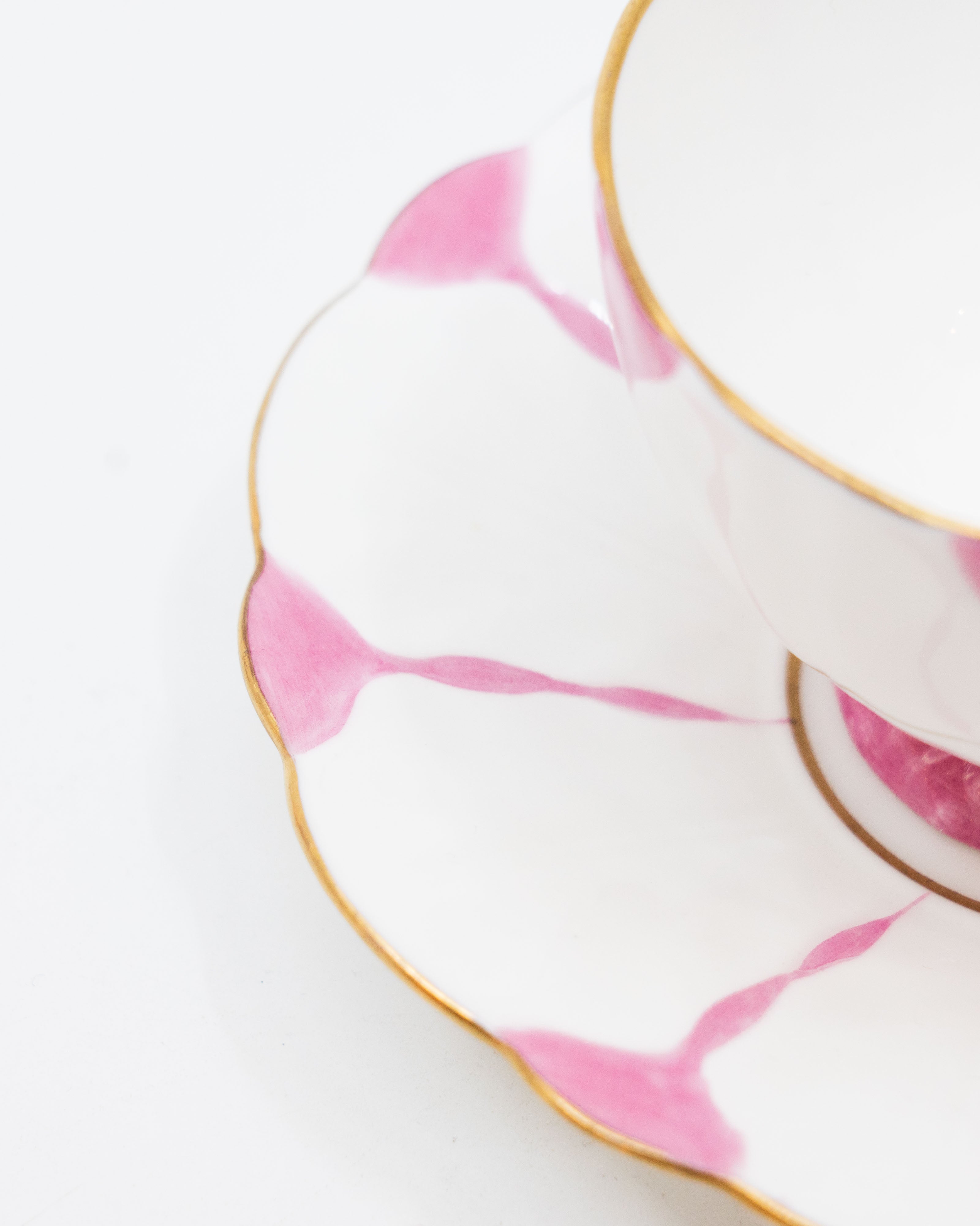 Aynsley Collector's Cup – Butterfly handle