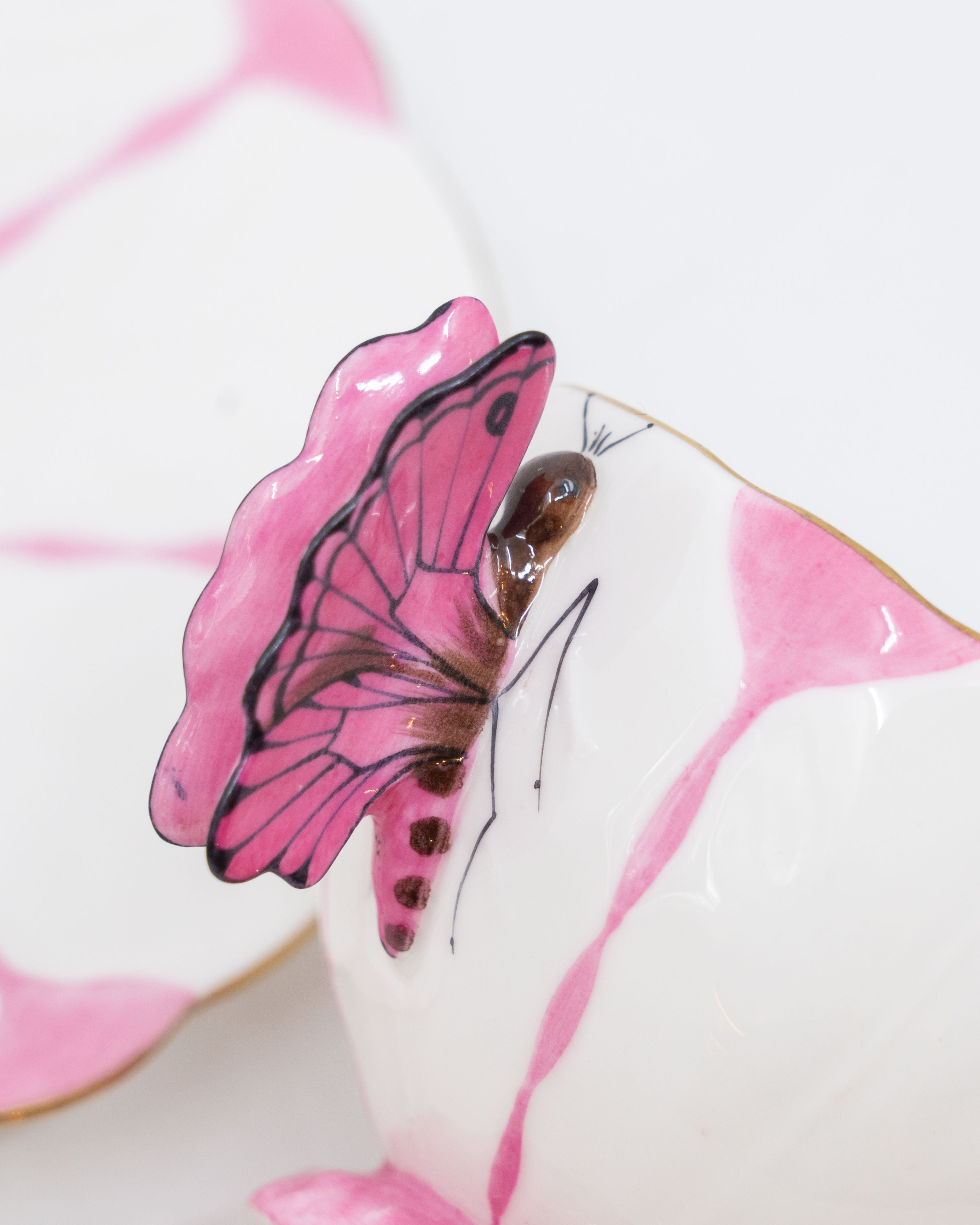 Aynsley Collector's Cup – Butterfly handle