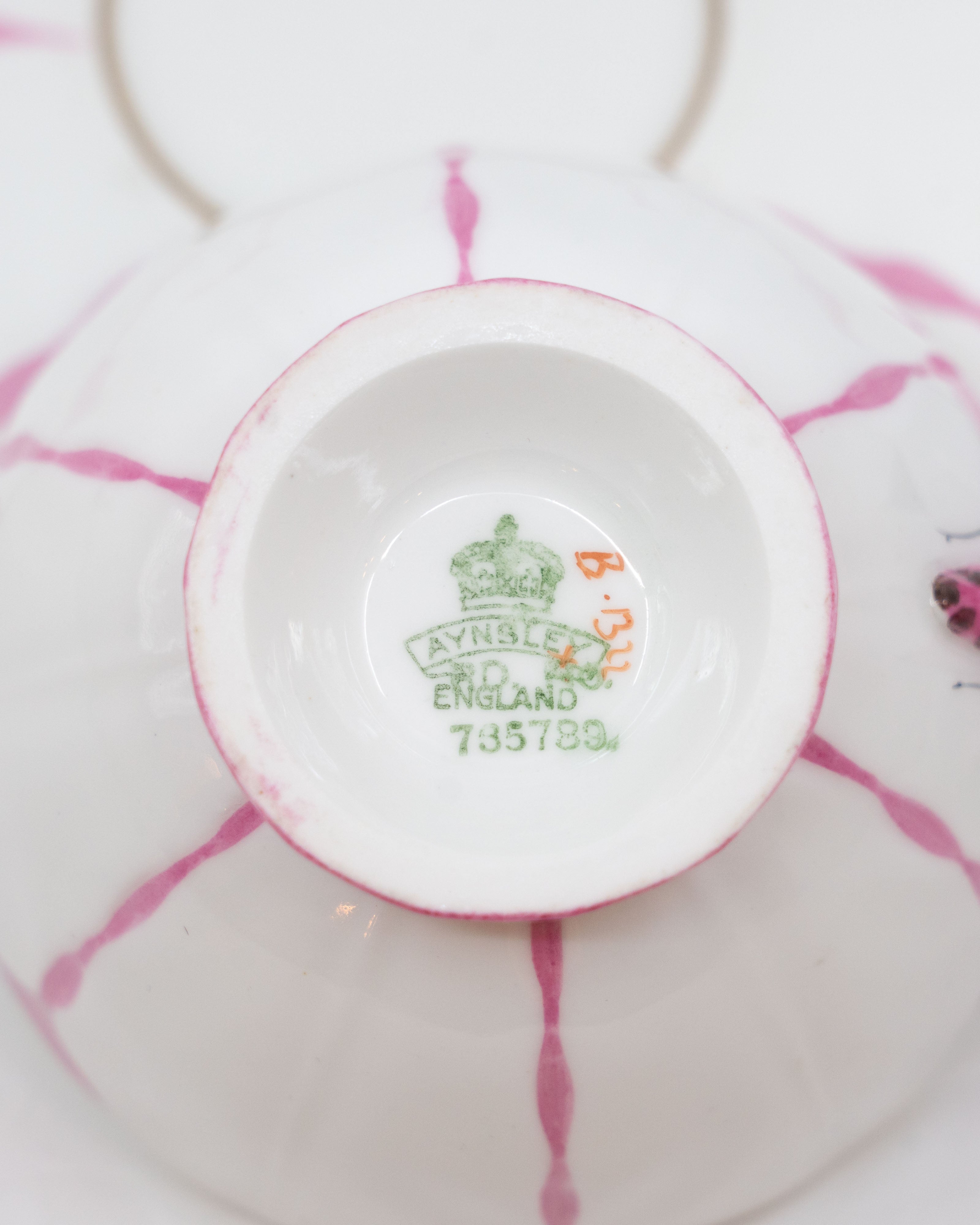Aynsley Collector's Cup – Butterfly handle