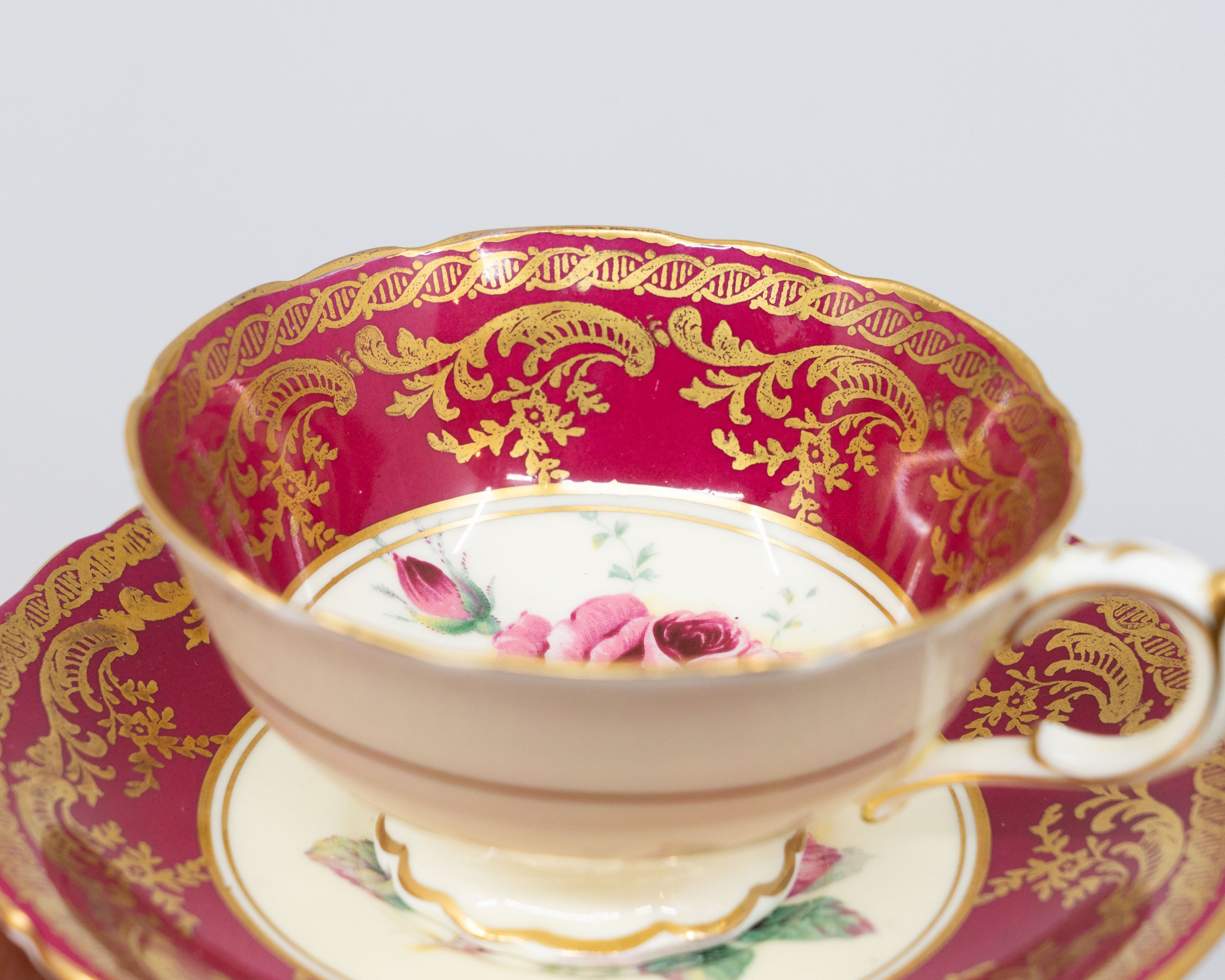 Paragon double warrant Floating Rose collectible teacup