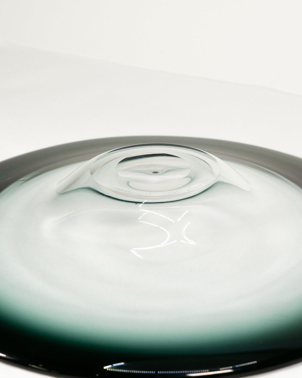Decorative blown glass plate by Bengt Orup