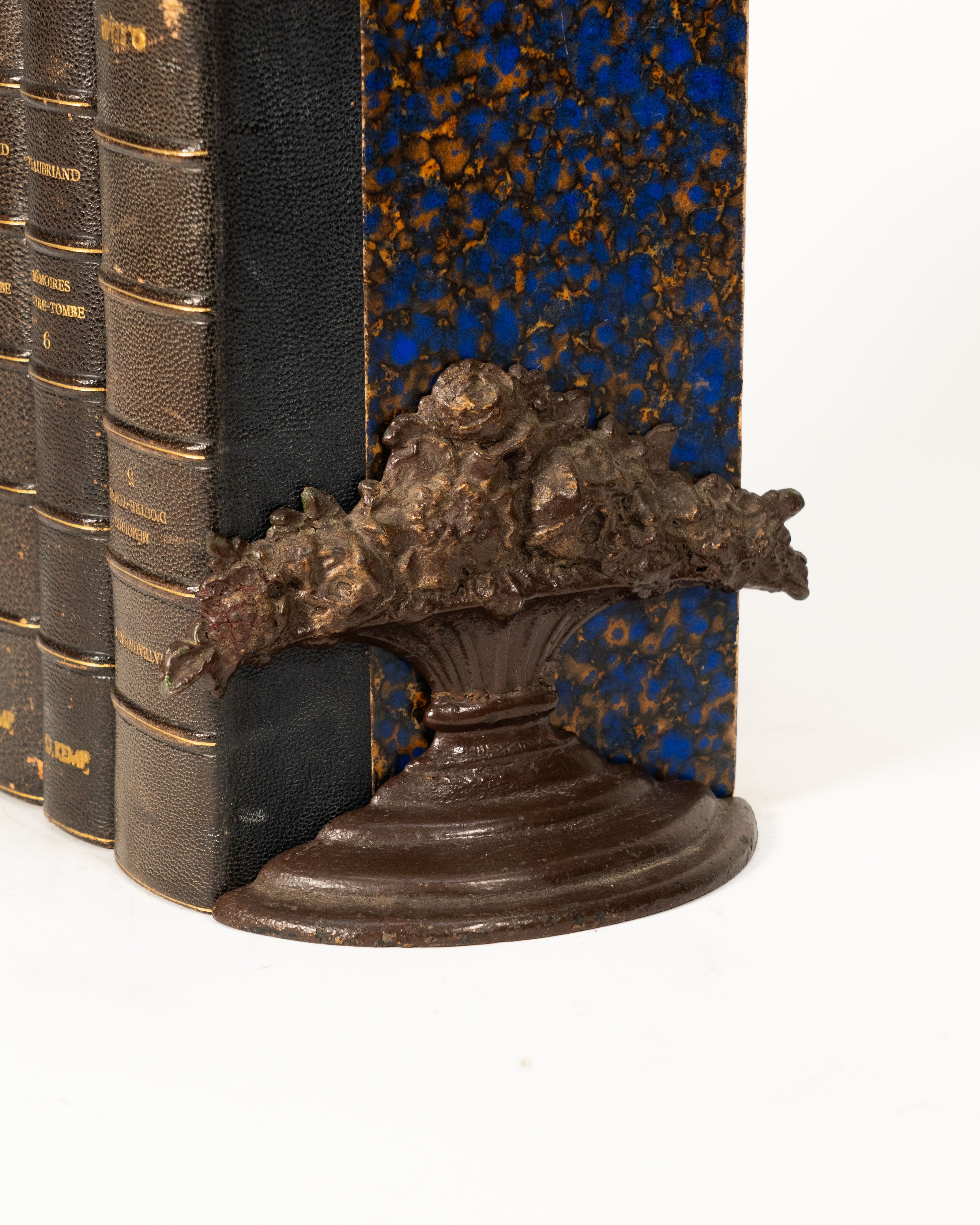 Flower bouquet bookends