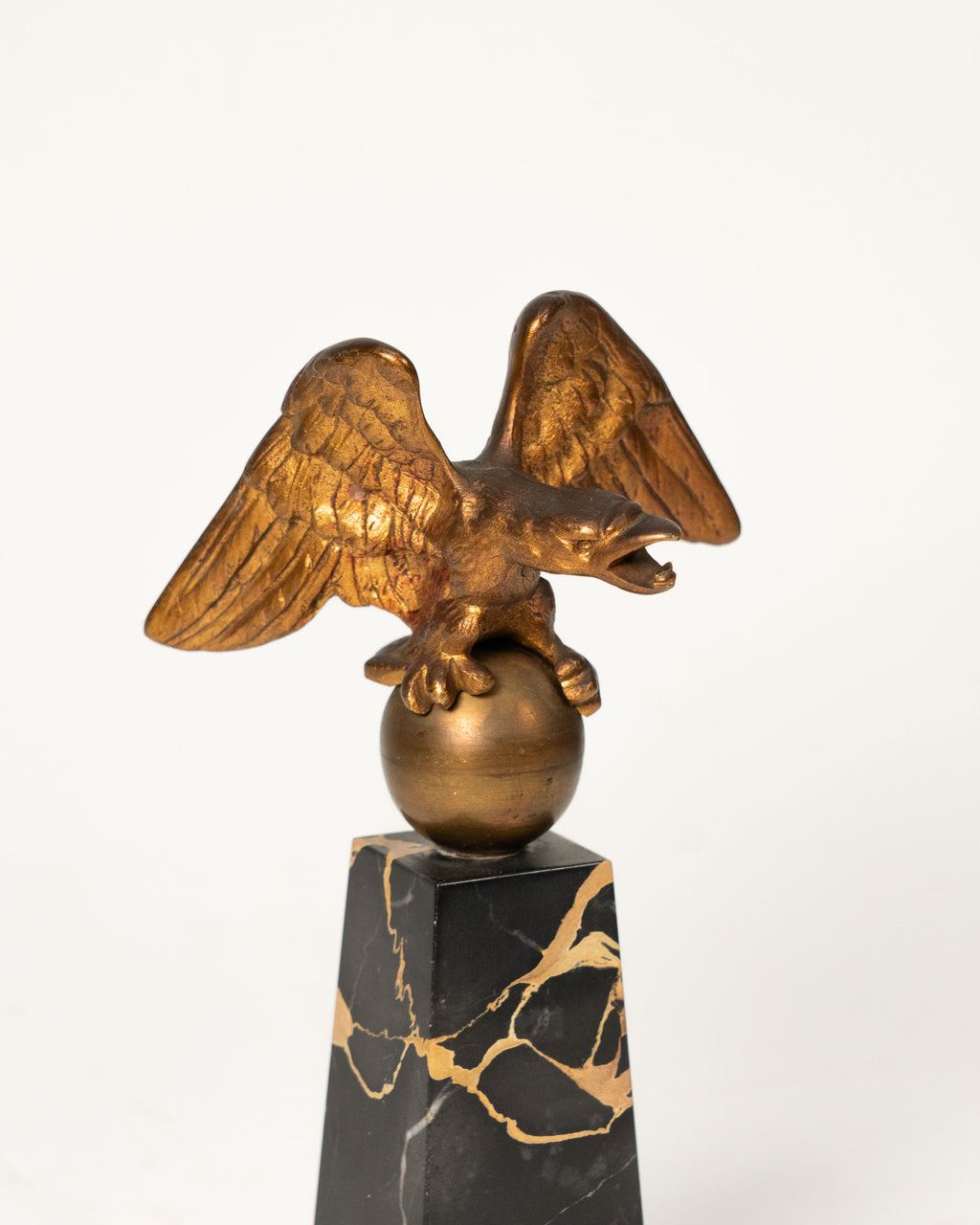Gilt metal and marble watch stand, imperial eagle — France, 19th century