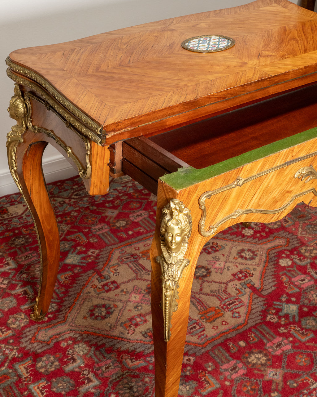 Table à cartes en citronnier de style Louis XV - France vers 1900