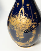 Paire de vases français dans l'esprit de Sèvres
