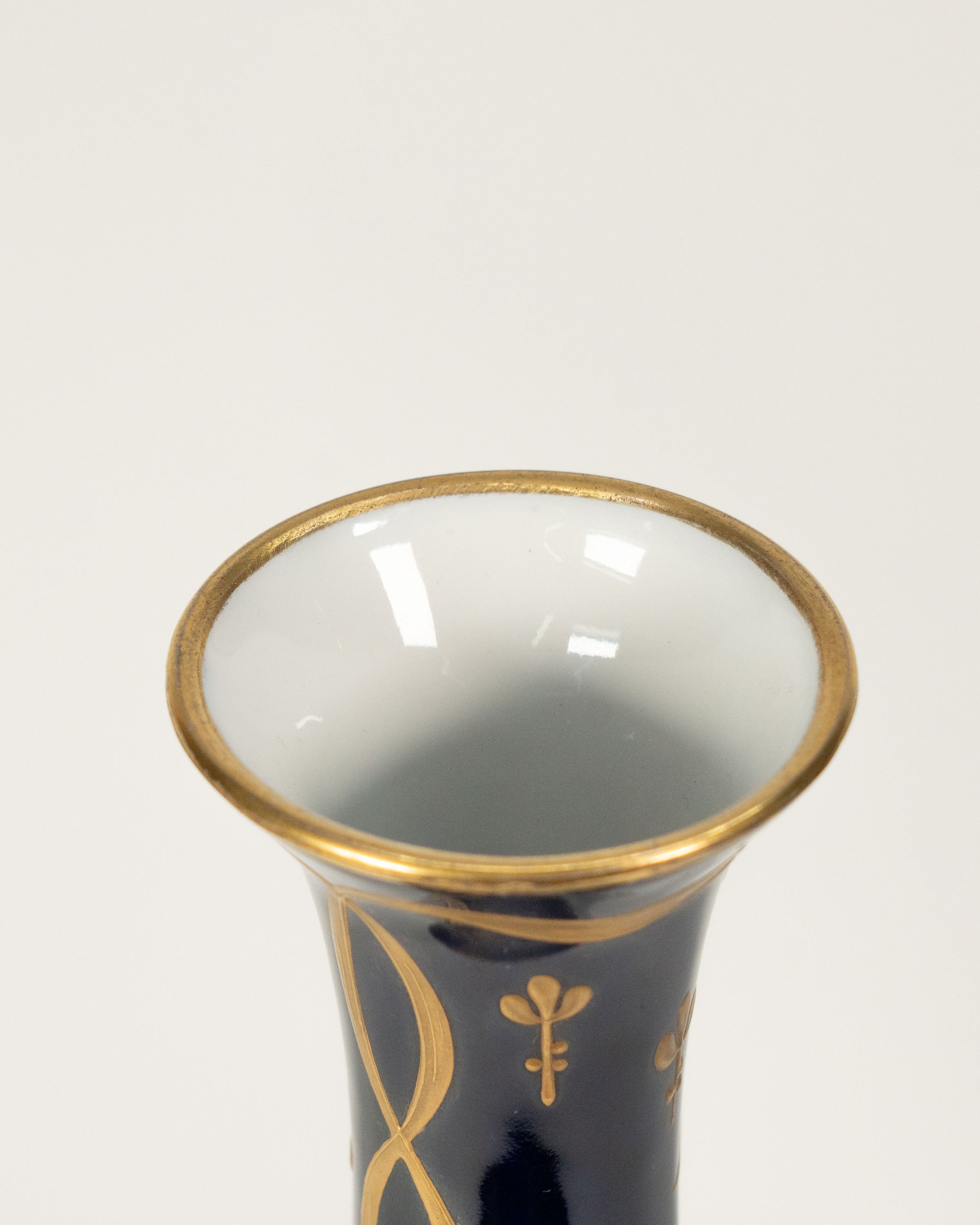 Pair of French vases in the Sèvres style