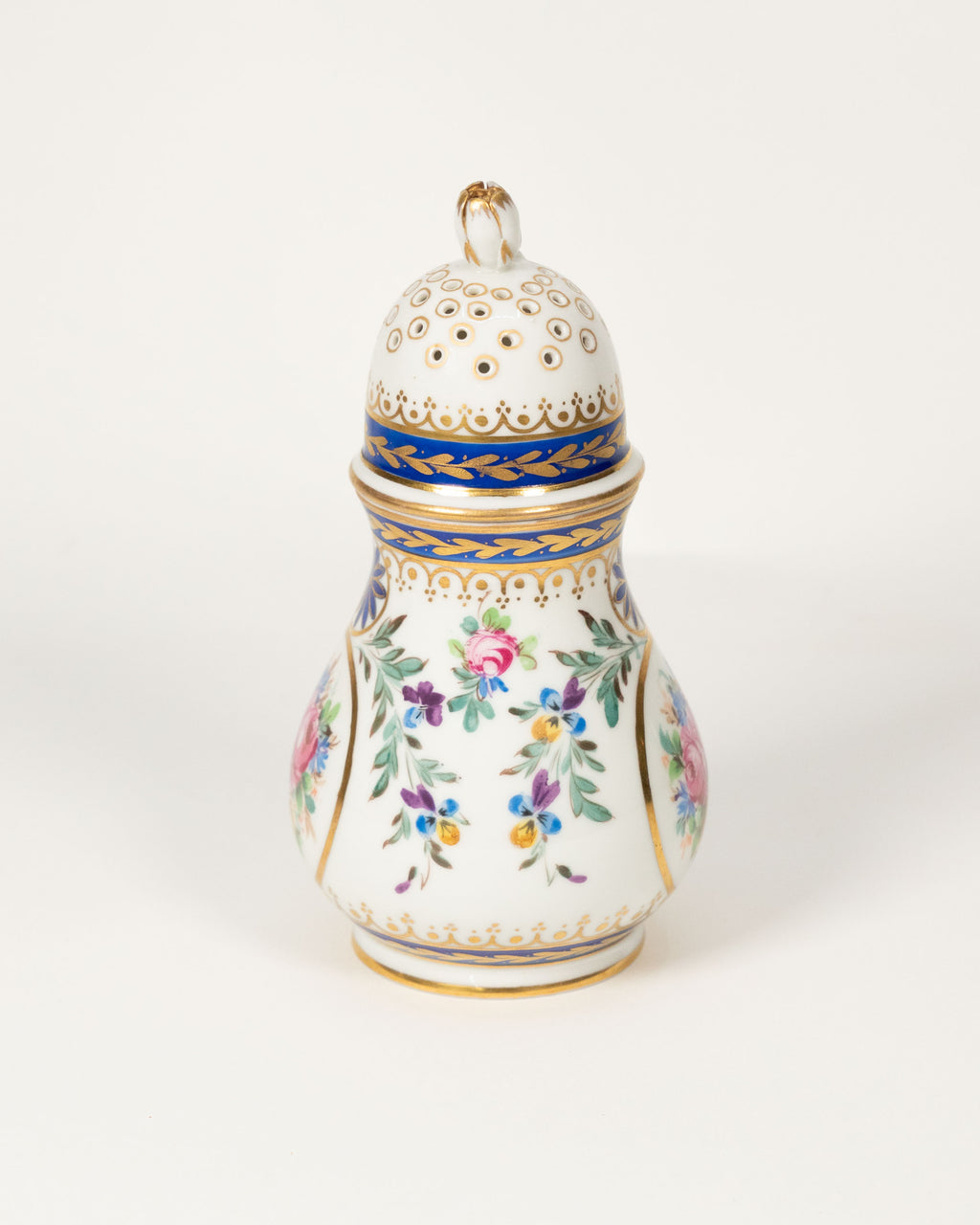 Saupoudreuse en porcelaine dans l'esprit de Sèvres