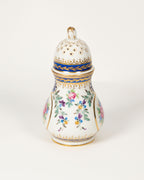 Saupoudreuse en porcelaine dans l'esprit de Sèvres