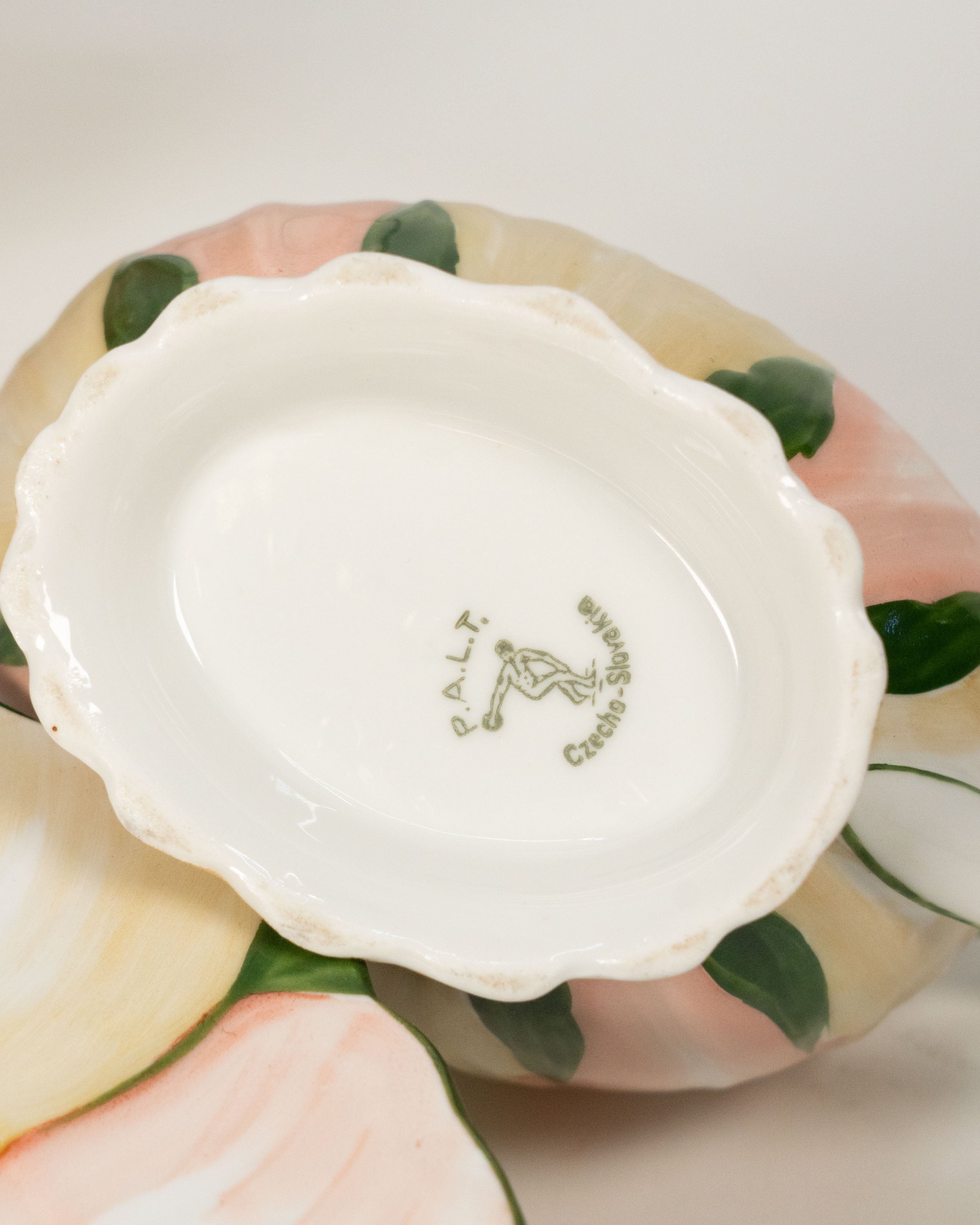 Service à thé et à bouchées en porcelaine fine