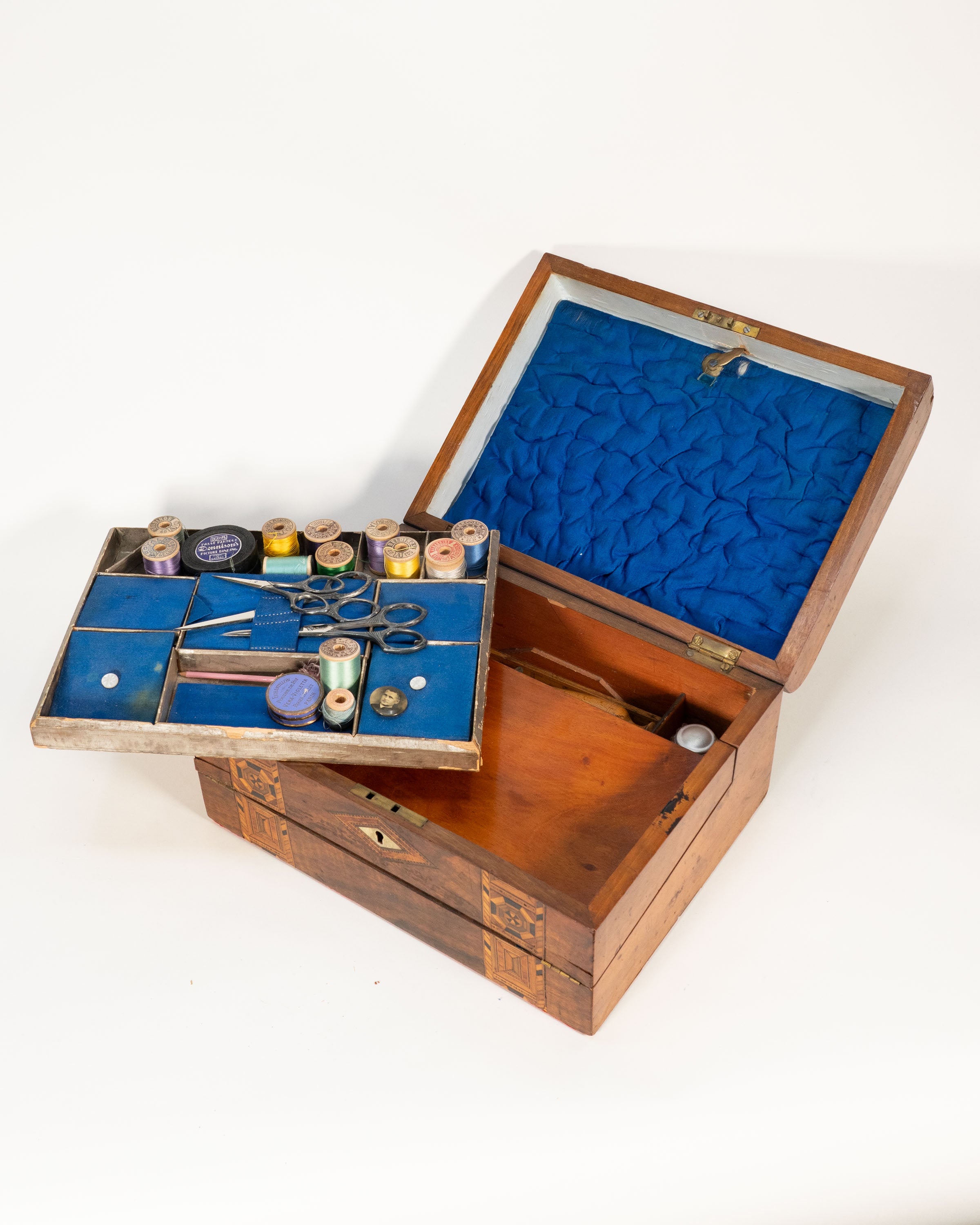Coffret de couture et écritoire en marqueterie