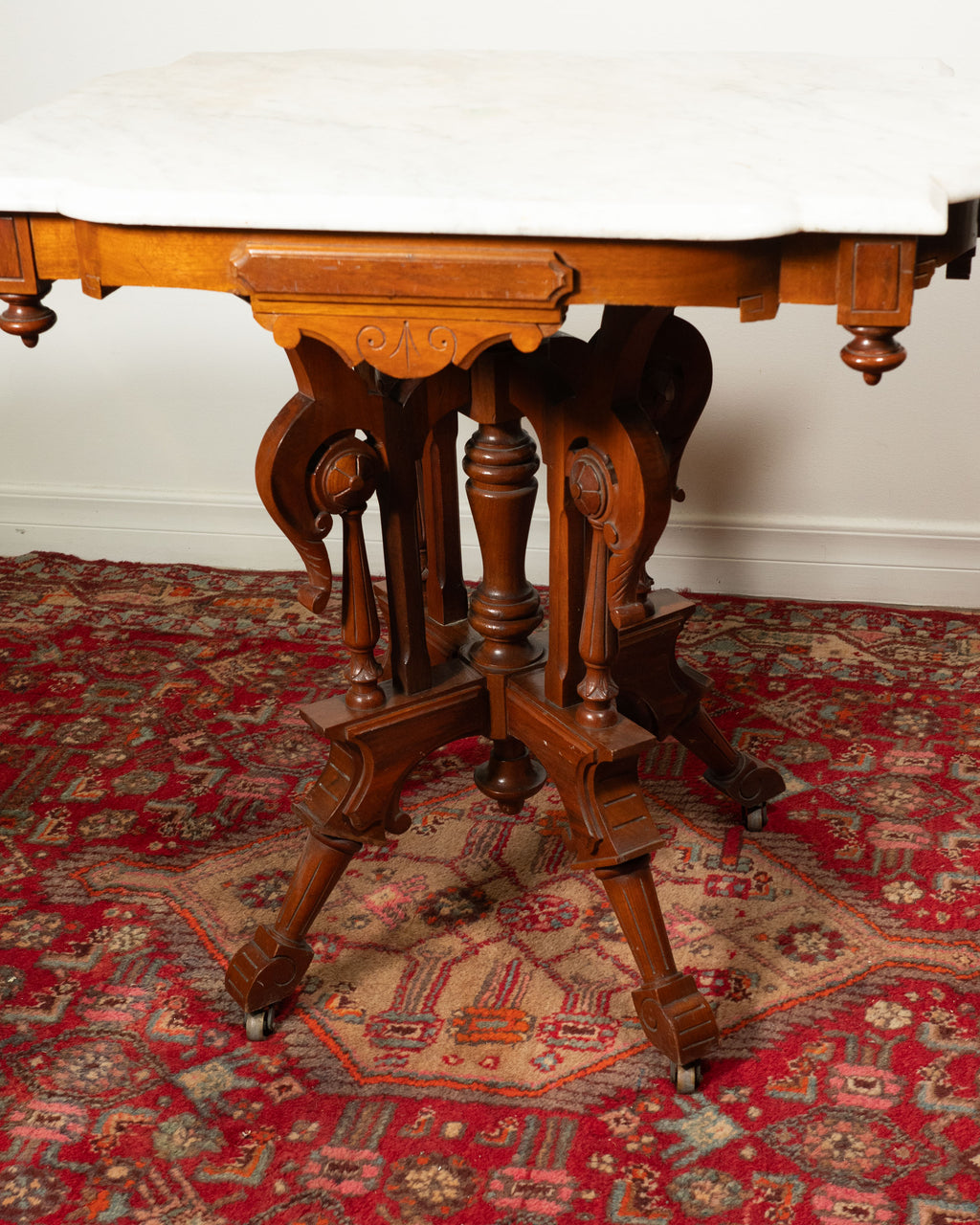 Table console de style Eastlake en noyer et marbre - vers 1890