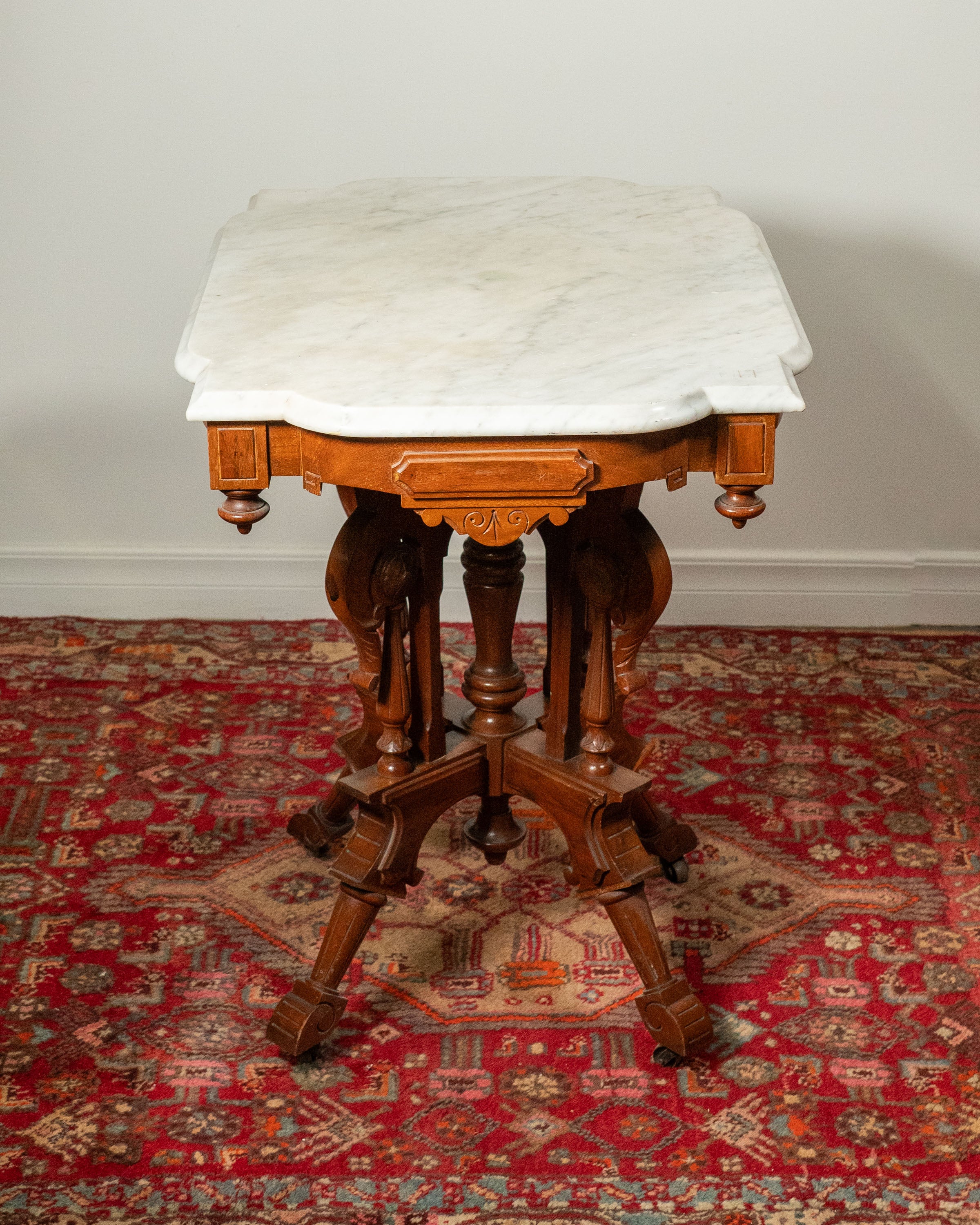 Table console de style Eastlake en noyer et marbre - vers 1890