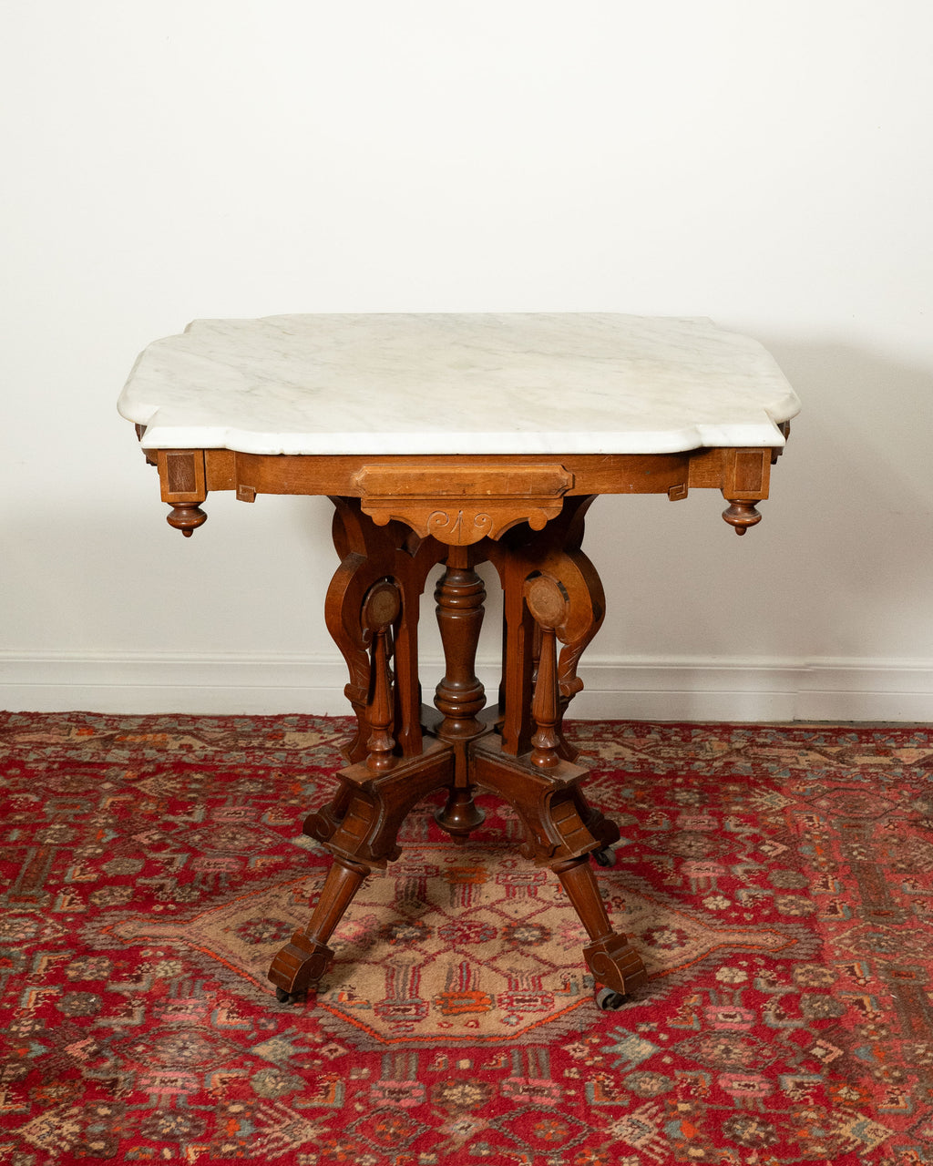 Table console de style Eastlake en noyer et marbre - vers 1890
