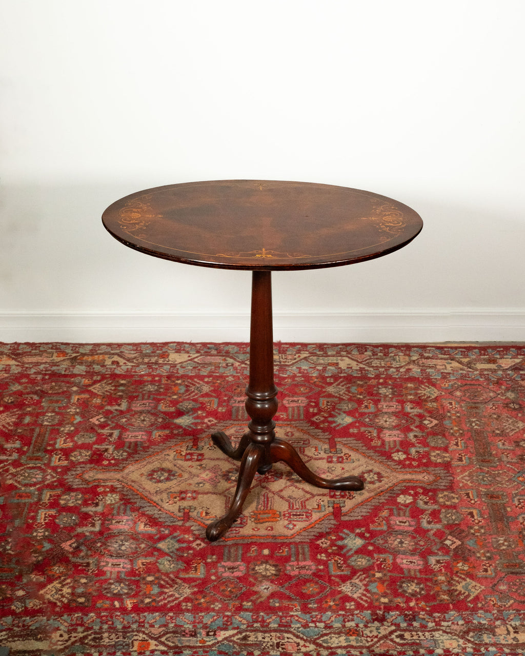Table tilt-top victorienne en noyer - circa 1880