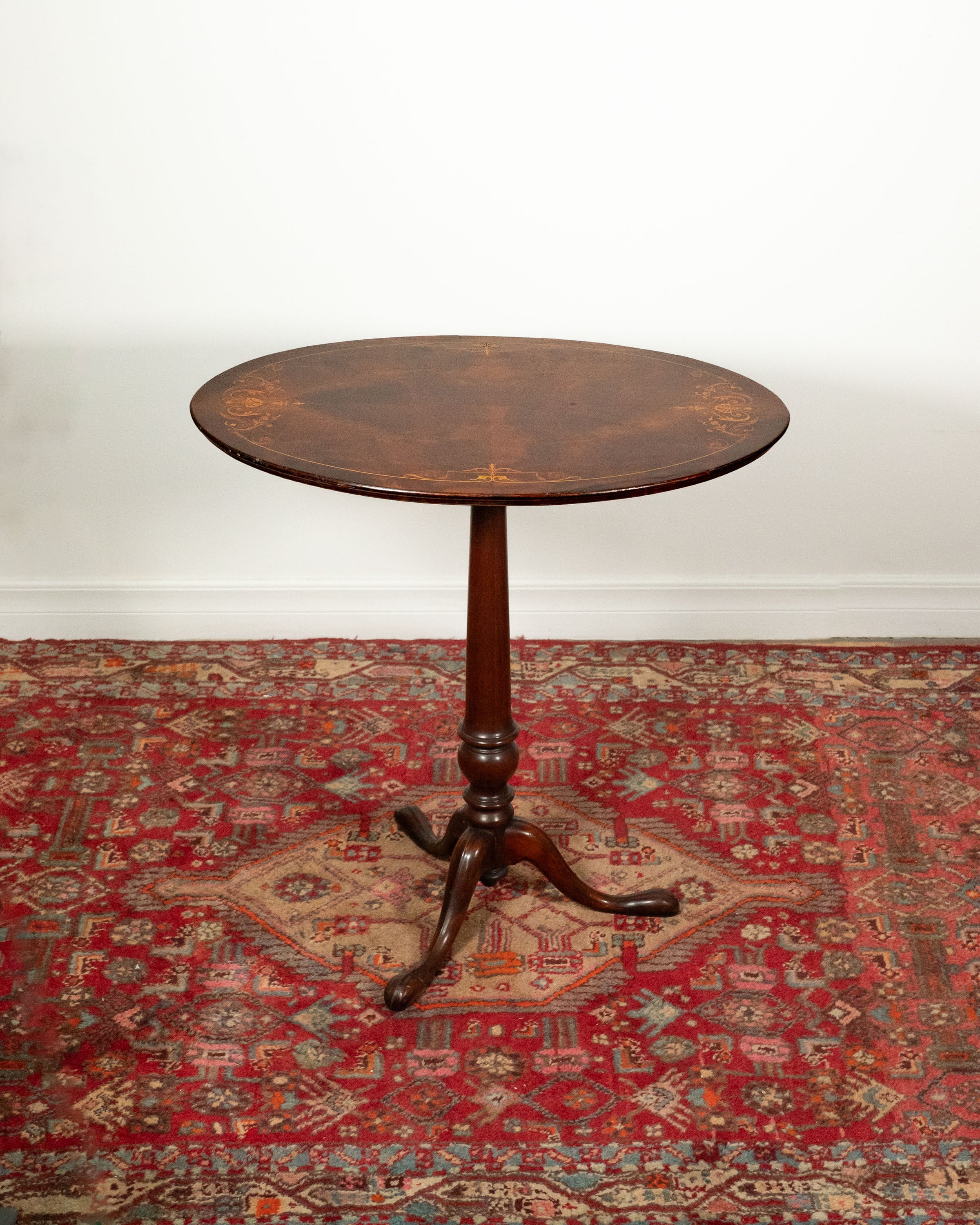 Table tilt-top victorienne en noyer - circa 1880