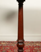 Table tilt-top victorienne en noyer - circa 1880