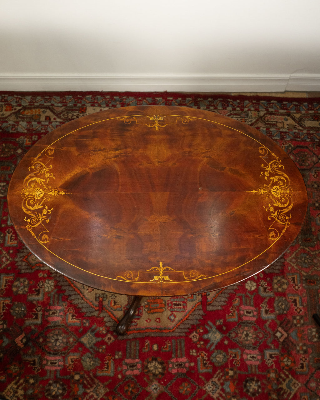 Table tilt-top victorienne en noyer - circa 1880
