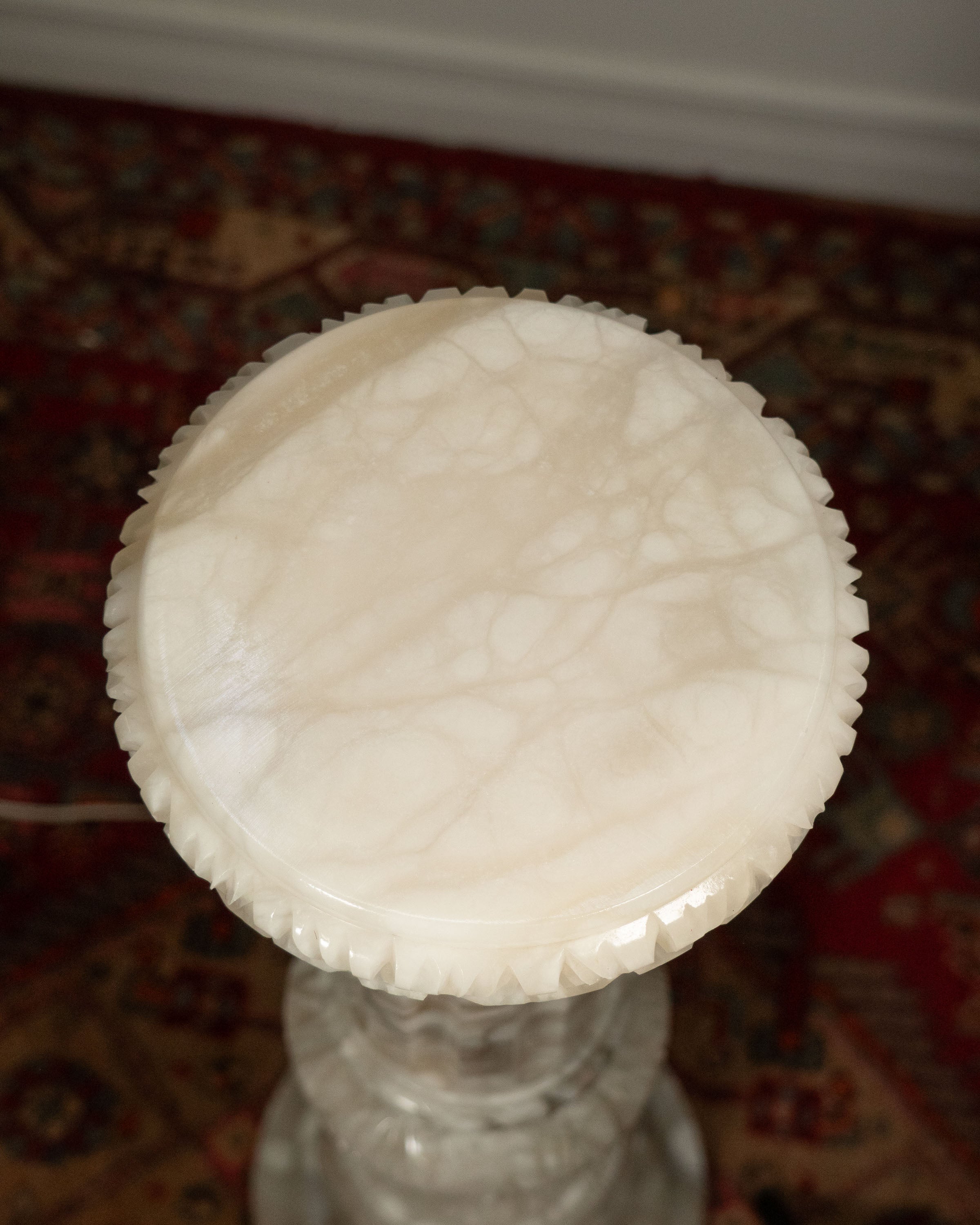 Colonne en albâtre sculpté électrifiée