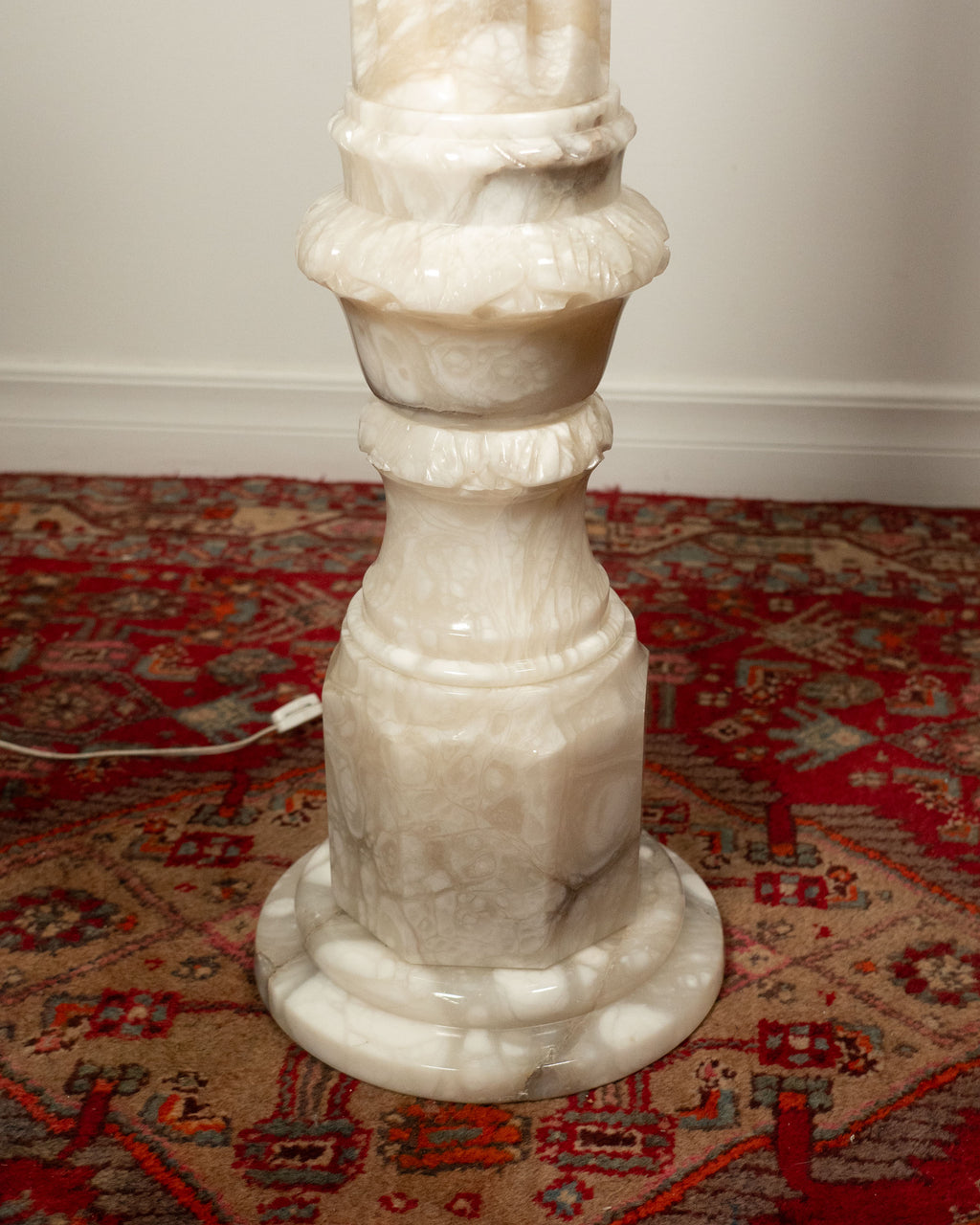 Colonne en albâtre sculpté électrifiée
