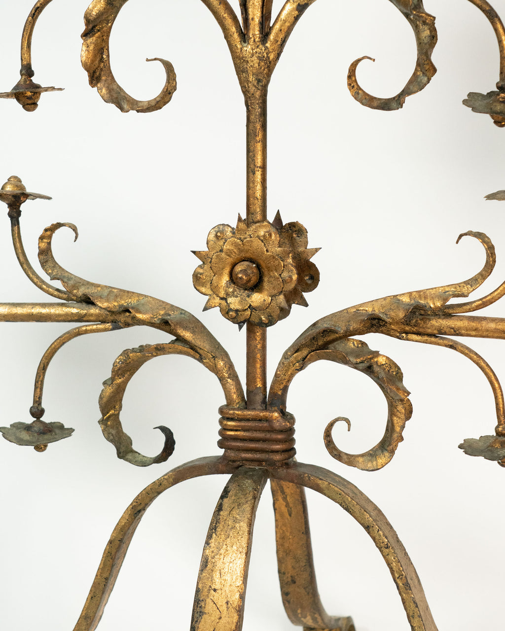 Grand chandelier de style Baroque en métal doré