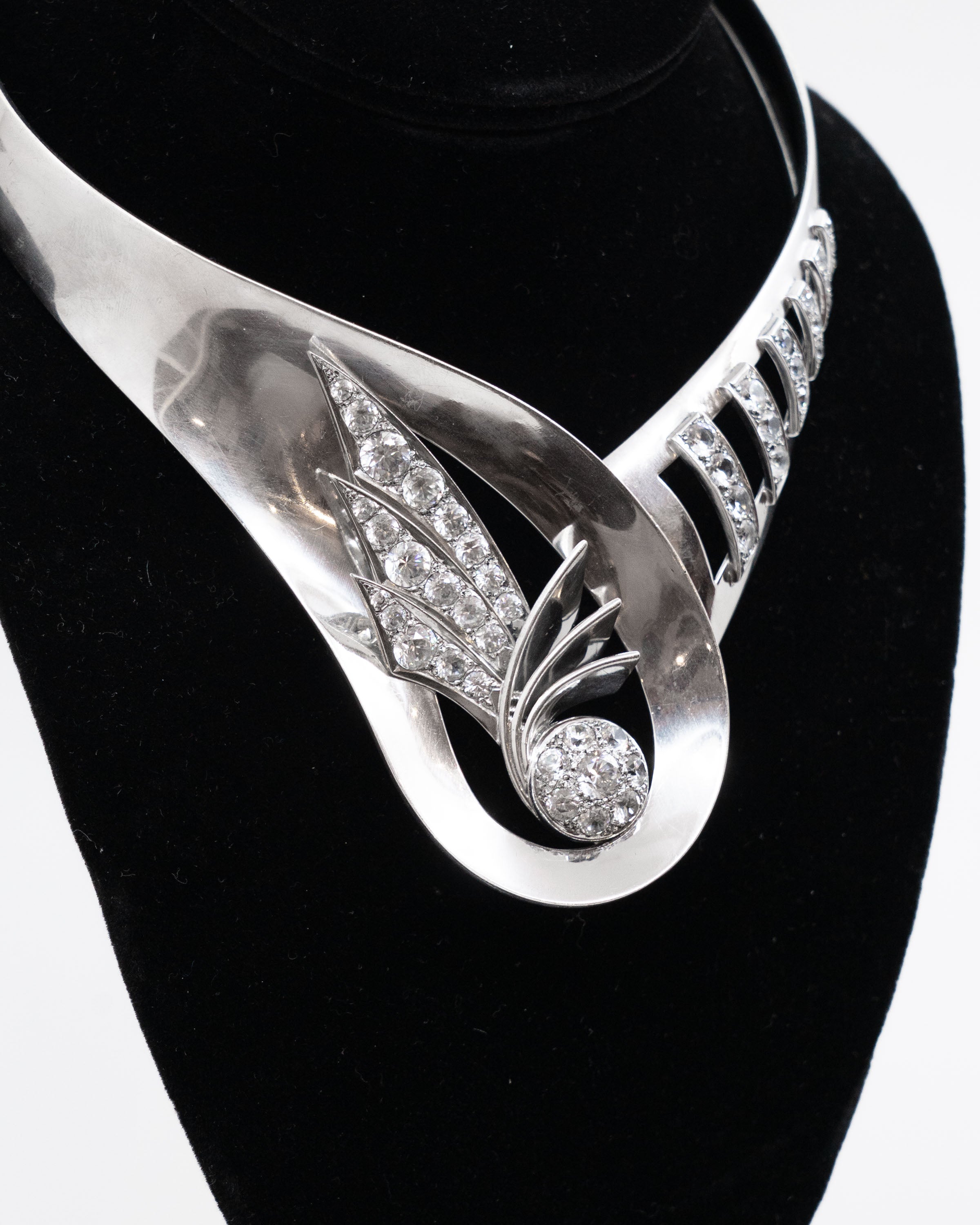 Collier rigide en argent et en cristal - Georges Delrue