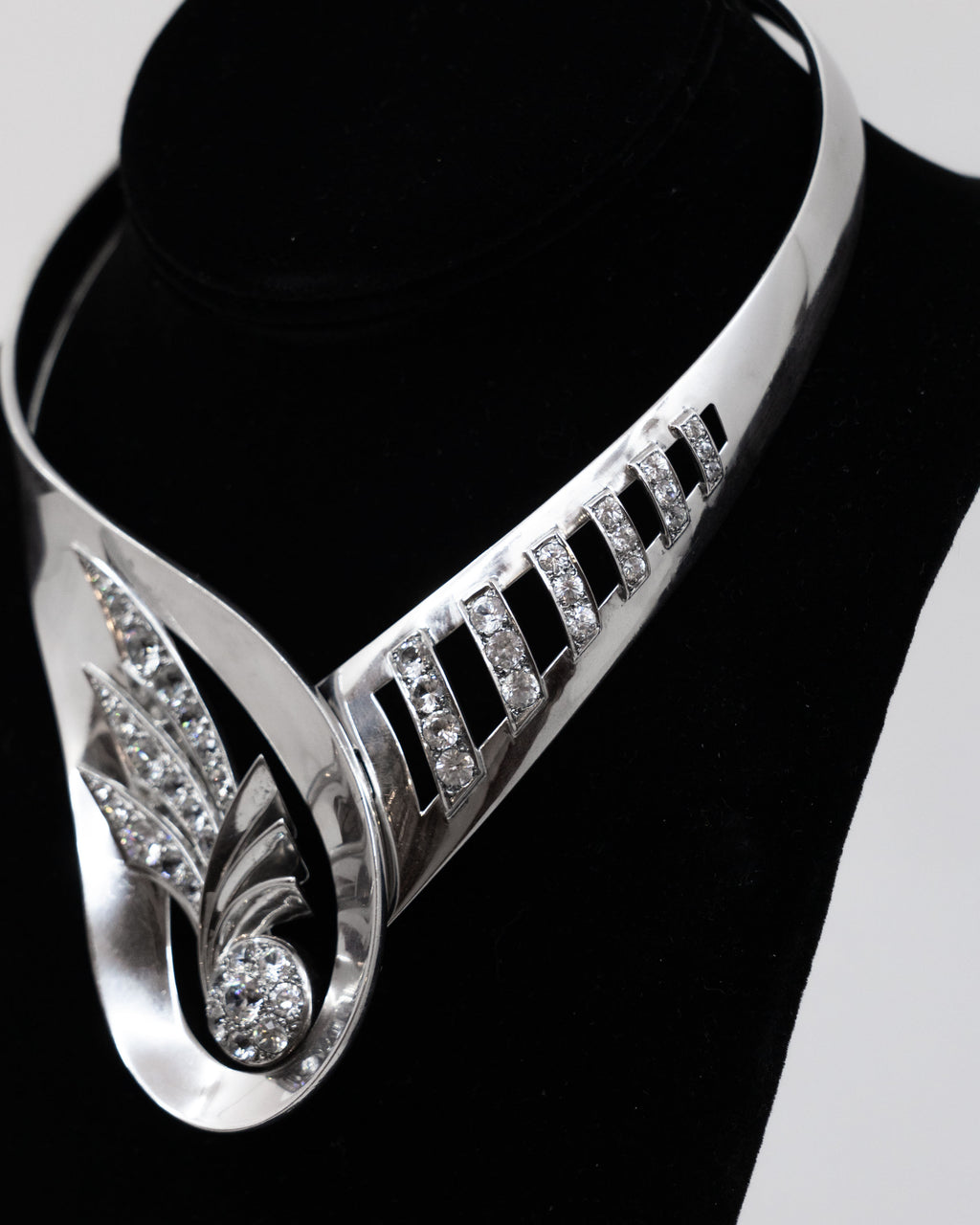 Collier rigide en argent et en cristal - Georges Delrue