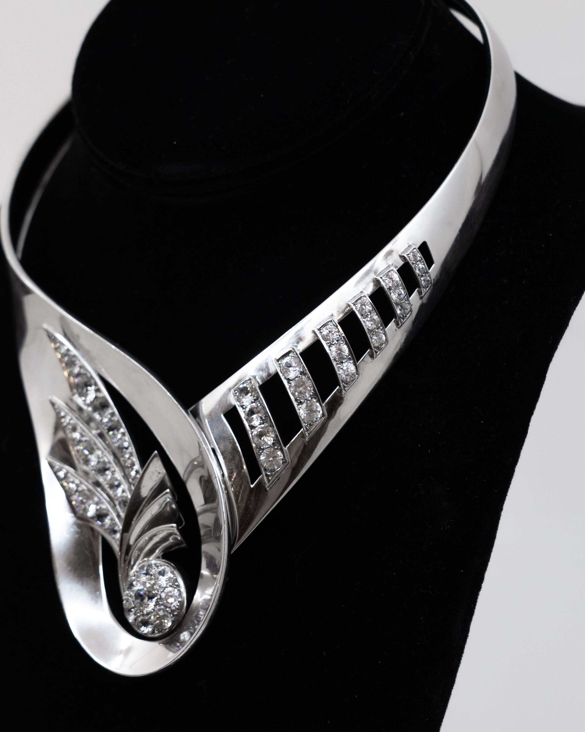 Collier rigide en argent et en cristal - Georges Delrue