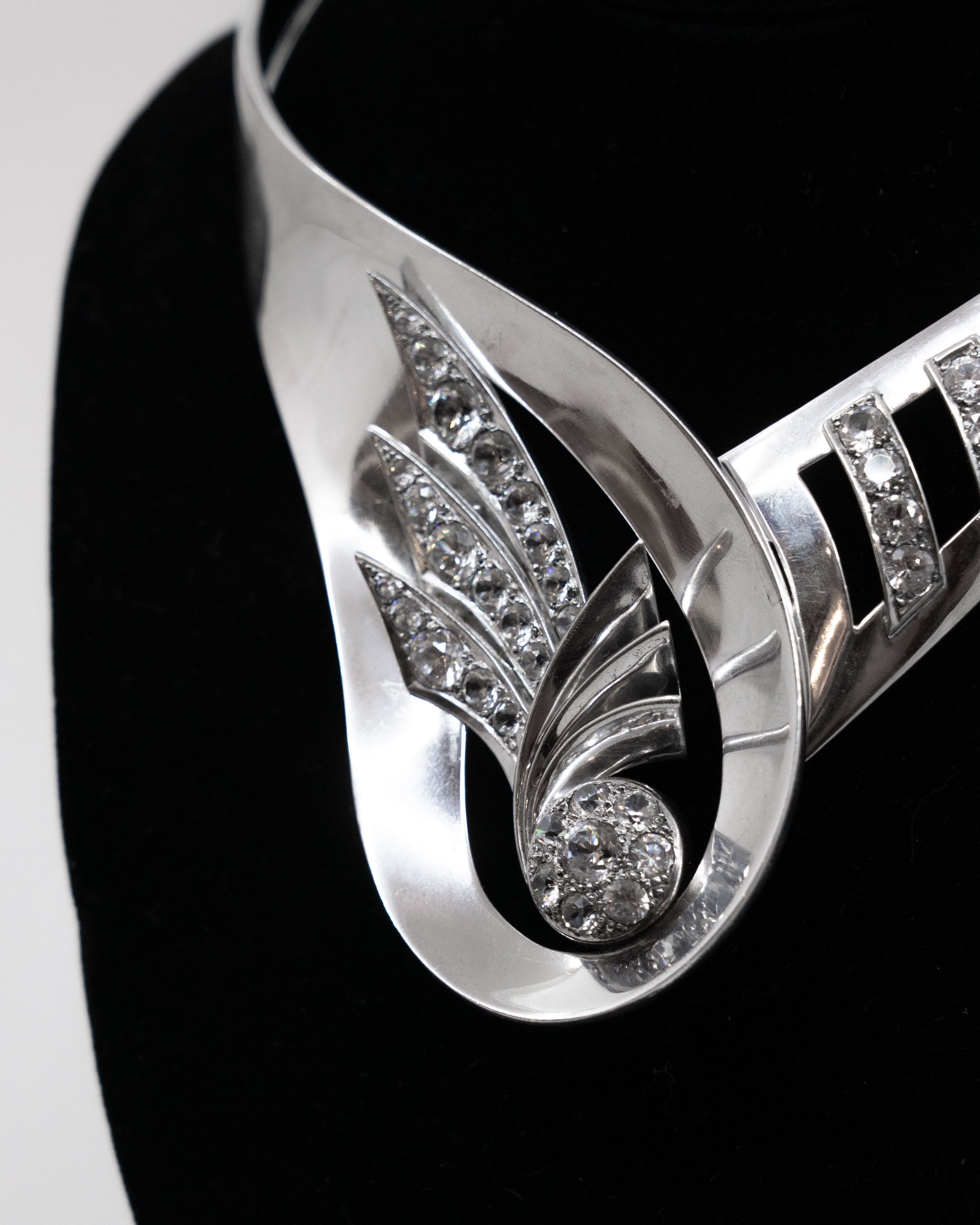 Collier rigide en argent et en cristal - Georges Delrue