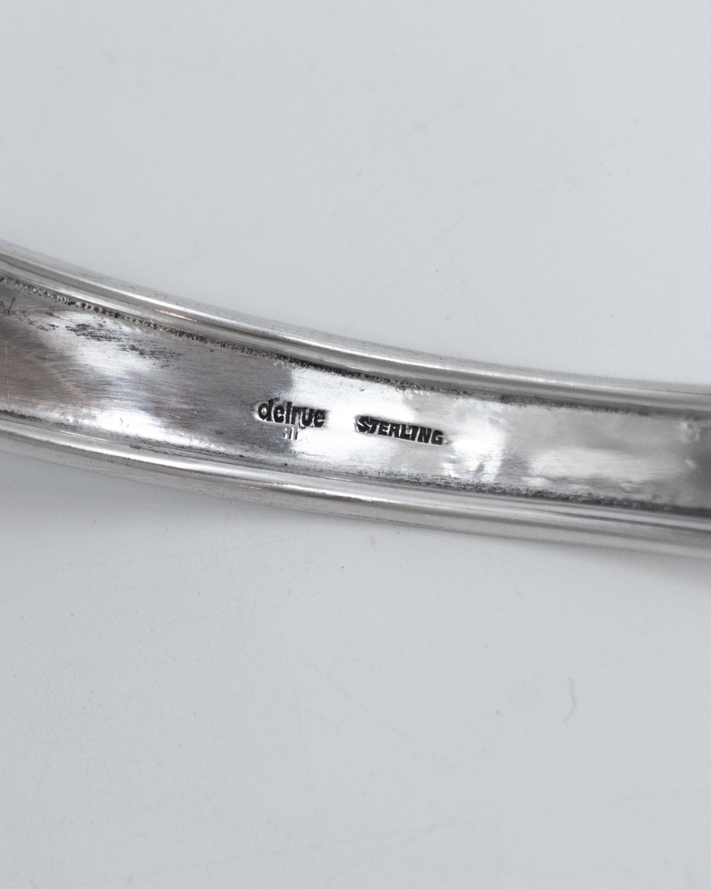 Collier rigide en argent et en cristal - Georges Delrue