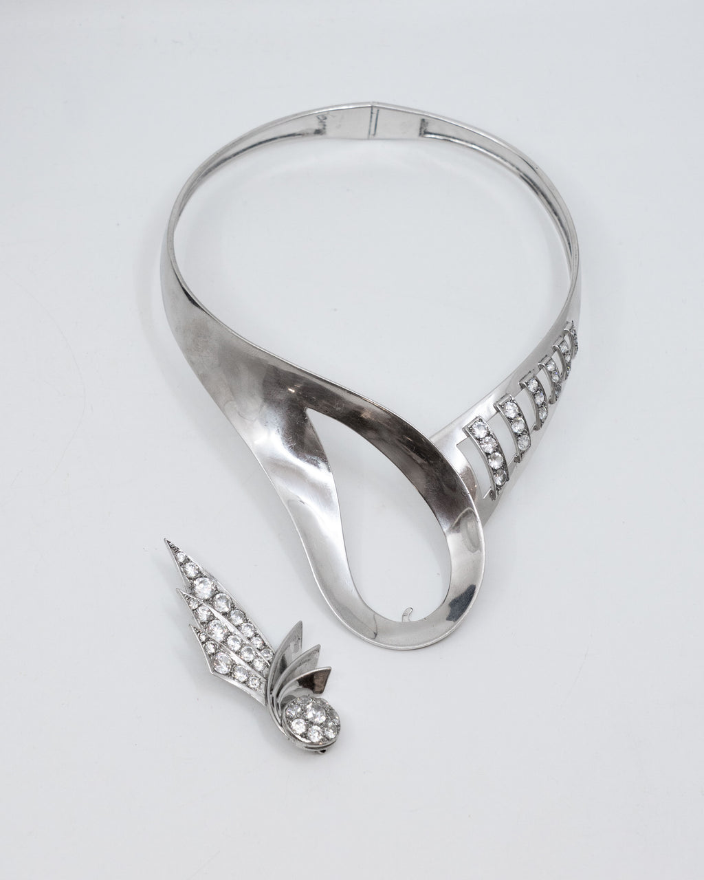 Collier rigide en argent et en cristal - Georges Delrue