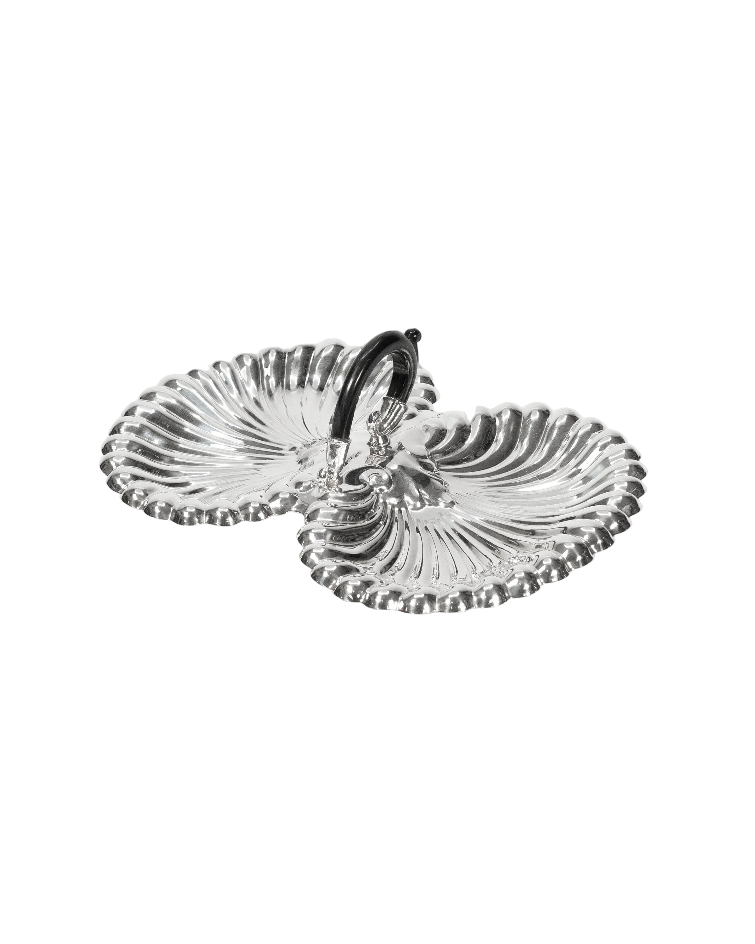 Plat de présentation en forme de coquillage