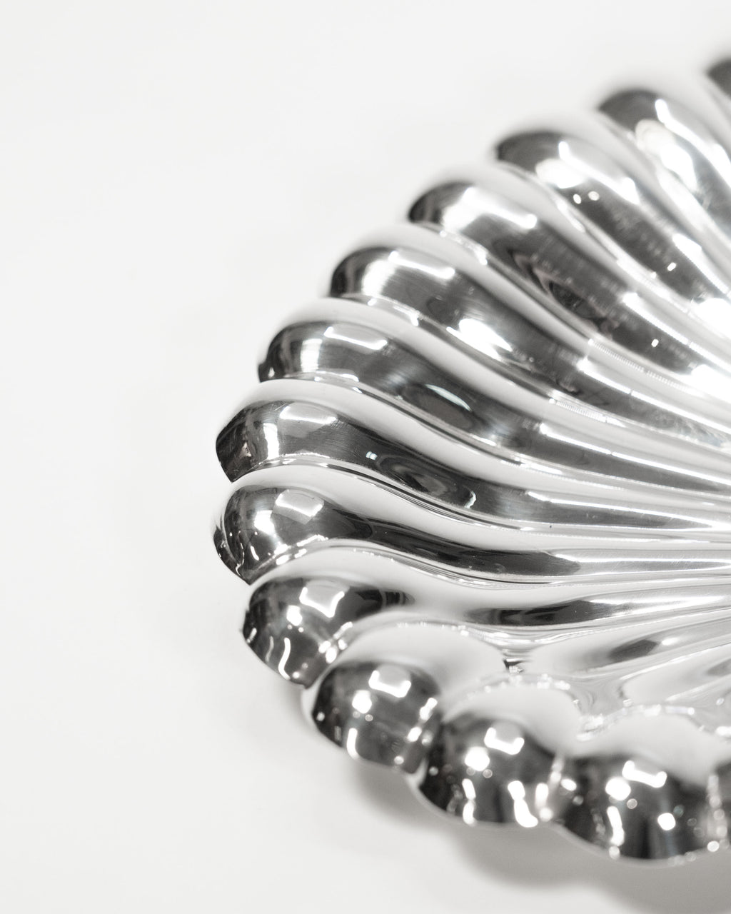 Plat de présentation en forme de coquillage